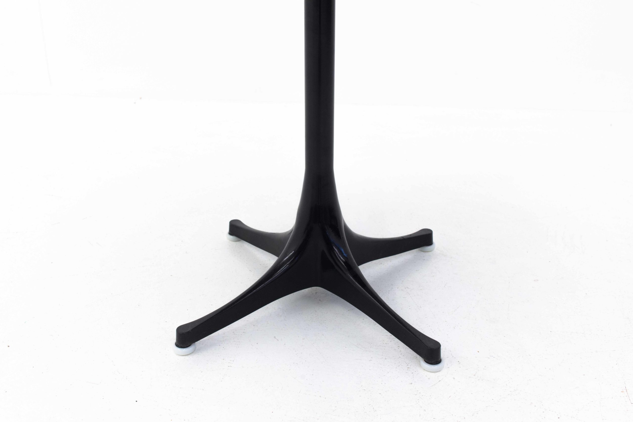 George Nelson Couchtisch Pedestal Table von Vitra-1