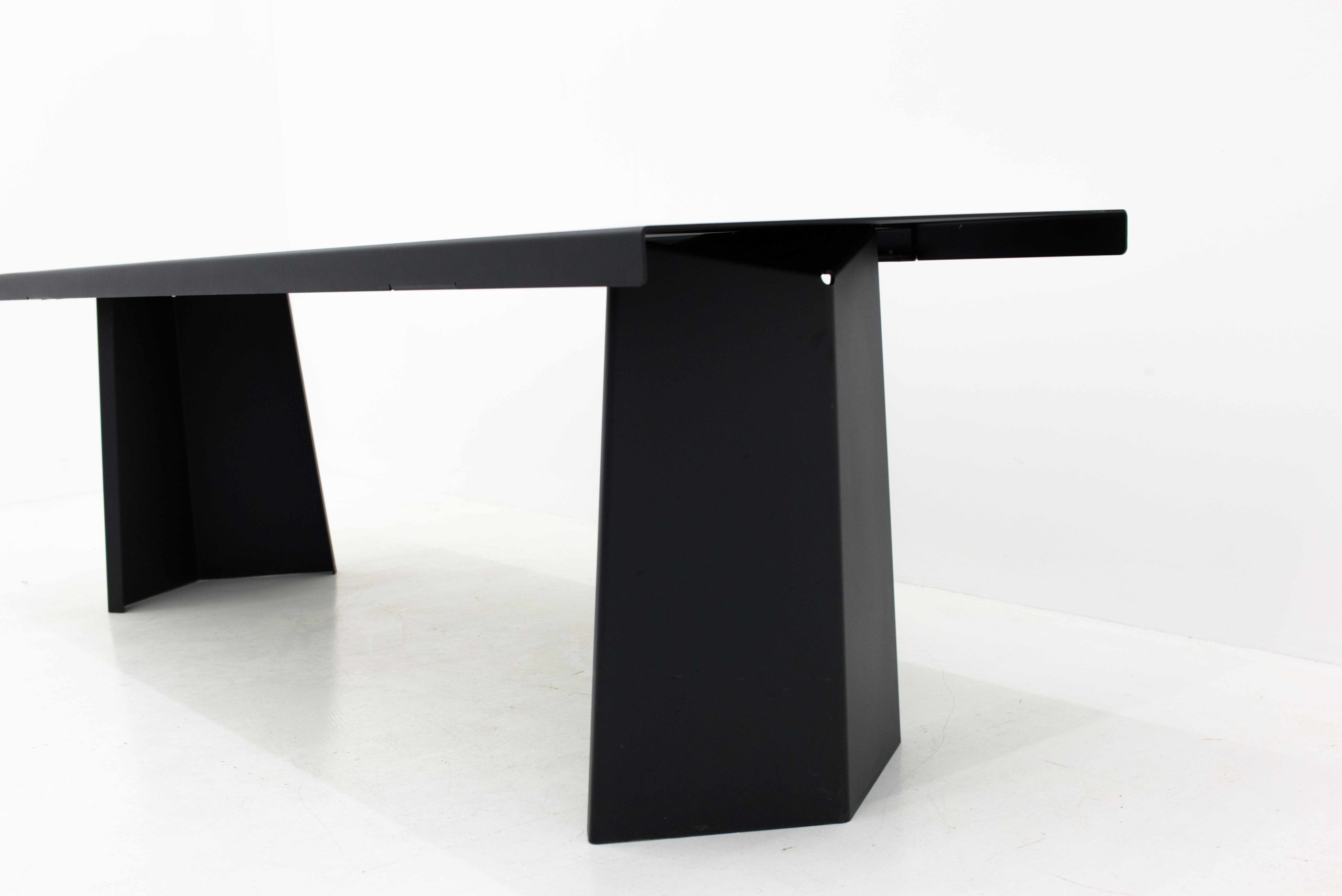 Classicon Pallas Table von Konstantin Grcic-1
