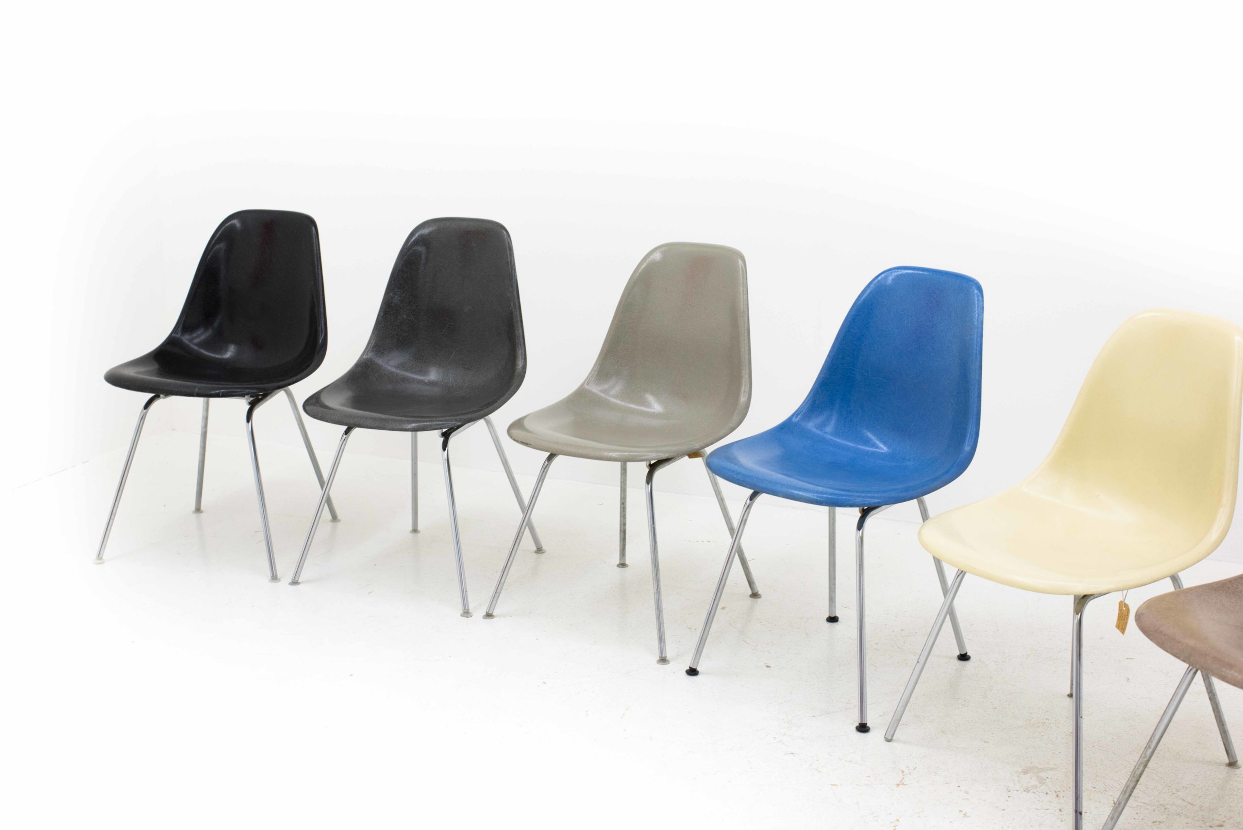 Vitra / Hermann Miller Fiberglas Side Chair von Eames-2