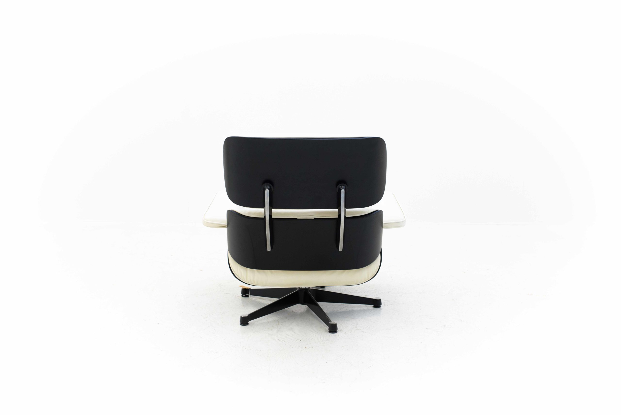 Charles &amp; Ray Eames 670 Lounge Chair von Vitra-5
