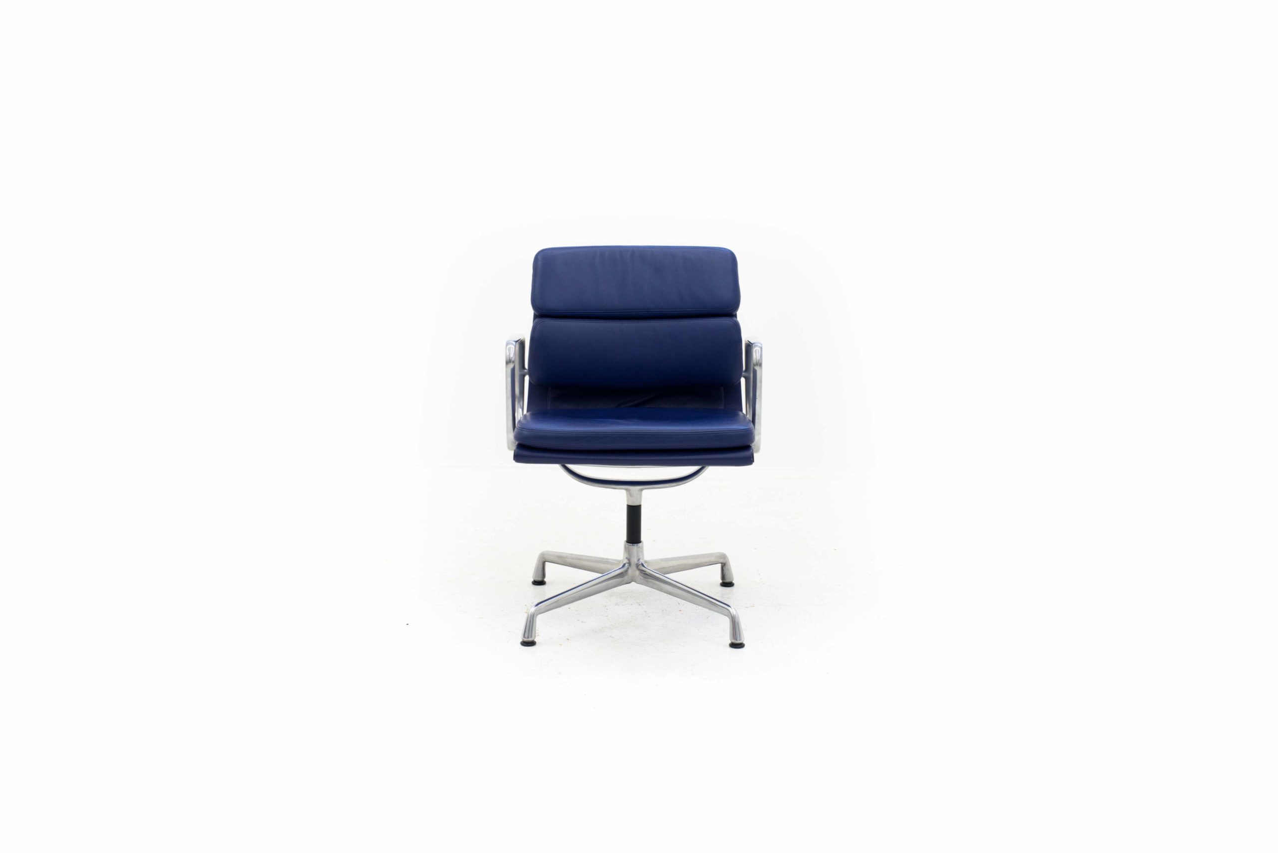 Vitra EA 207 Soft Pad Bürostuhl von Eames in blauem Leder &amp; Aluminium poliert-4