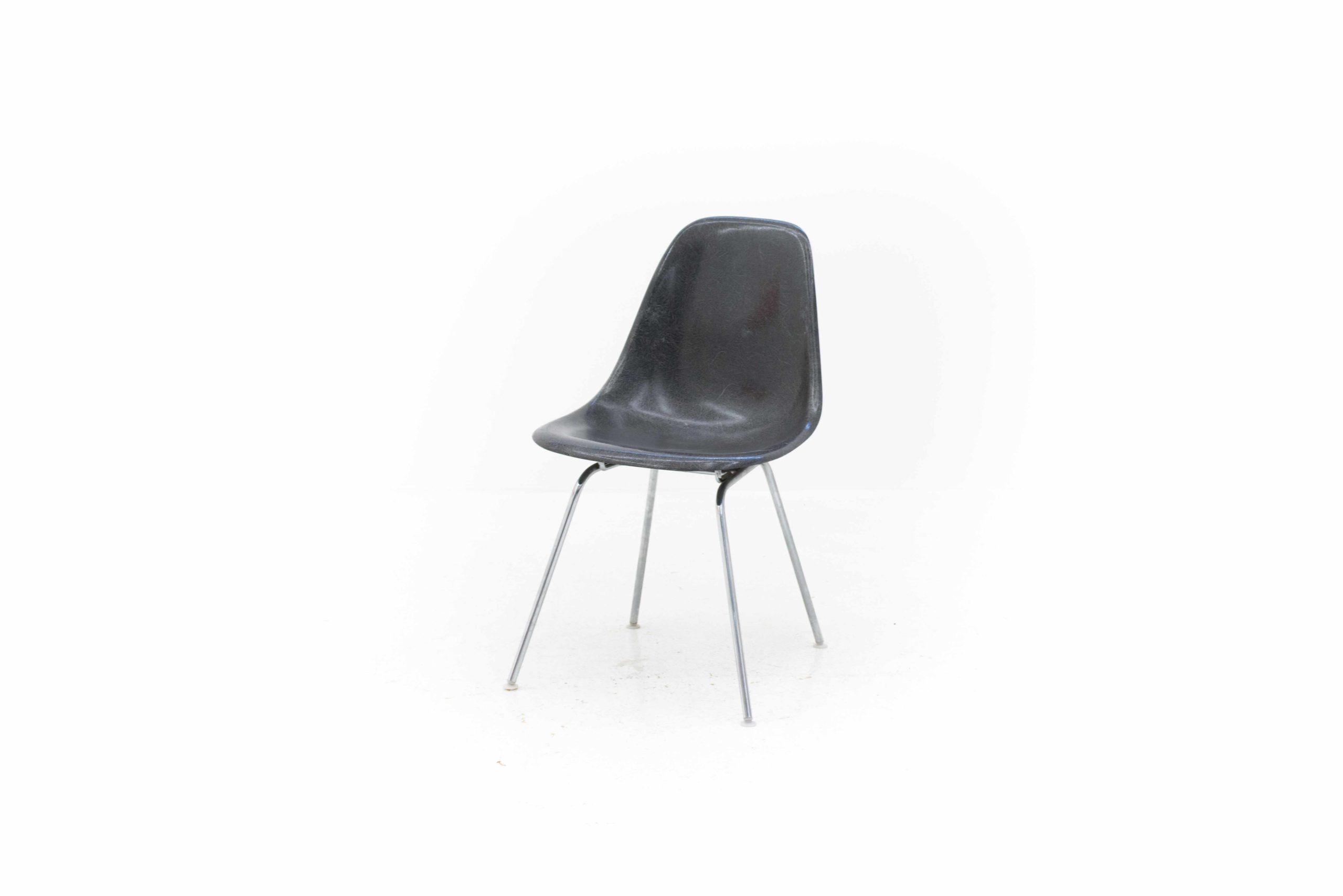 Vitra / Hermann Miller Fiberglas Side Chair von Eames-6