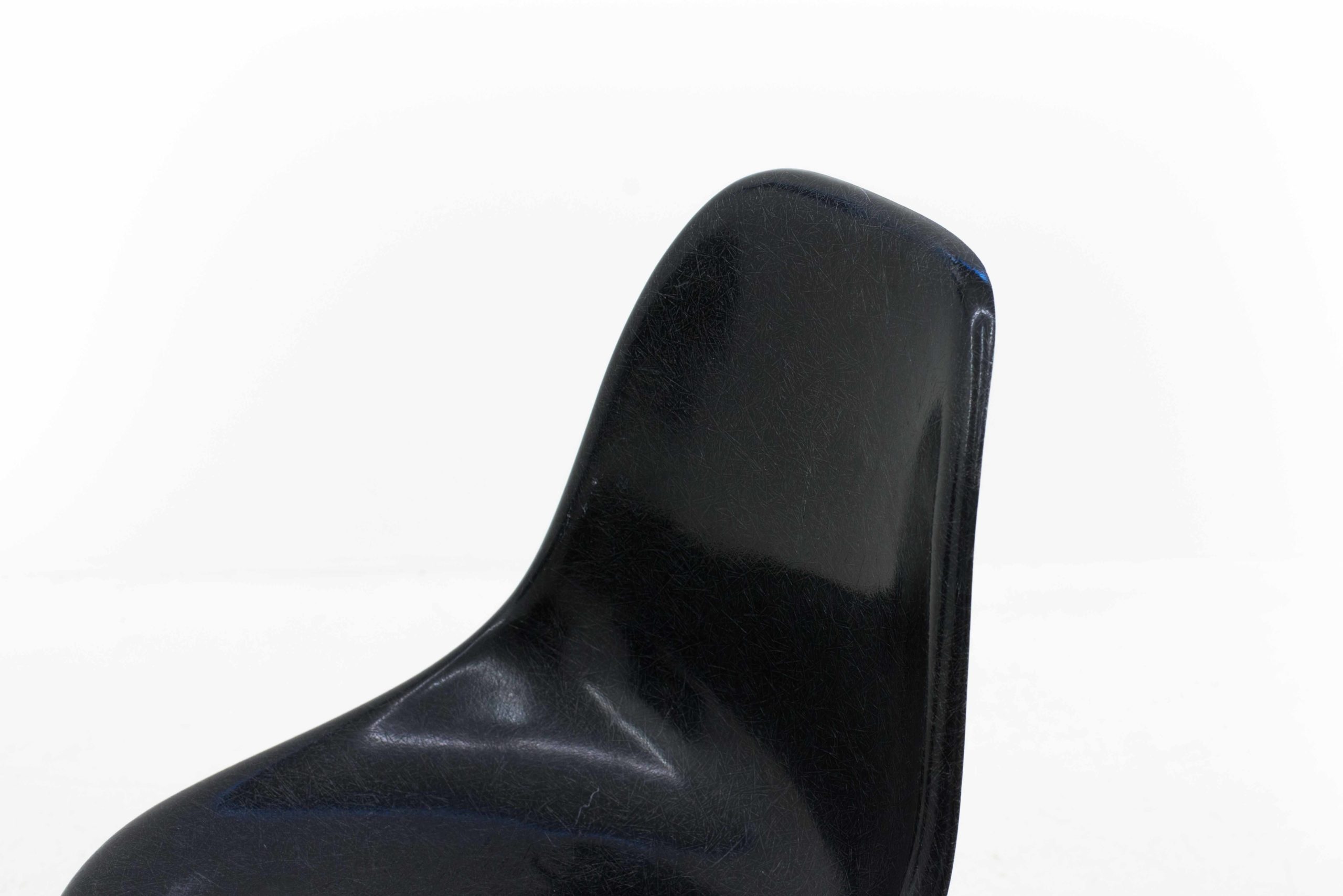Eames Fiberglas Sidechair PSCC von Vitra-5