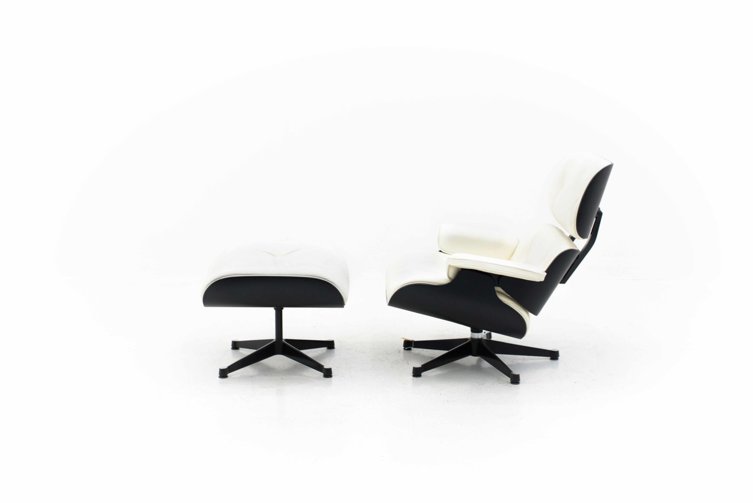 Charles &amp; Ray Eames 670 Lounge Chair von Vitra-2