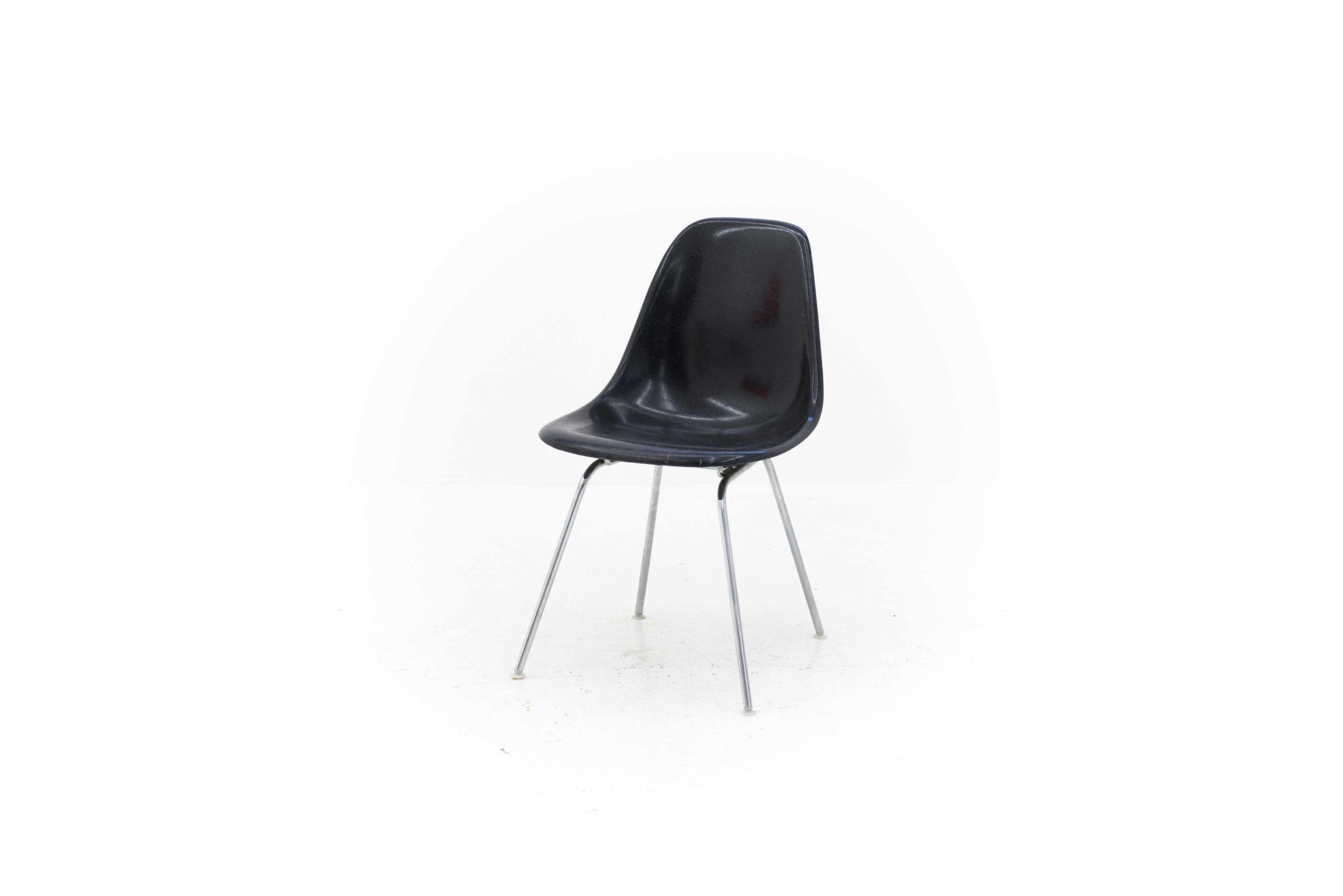 Vitra / Hermann Miller Fiberglas Side Chair von Eames-7