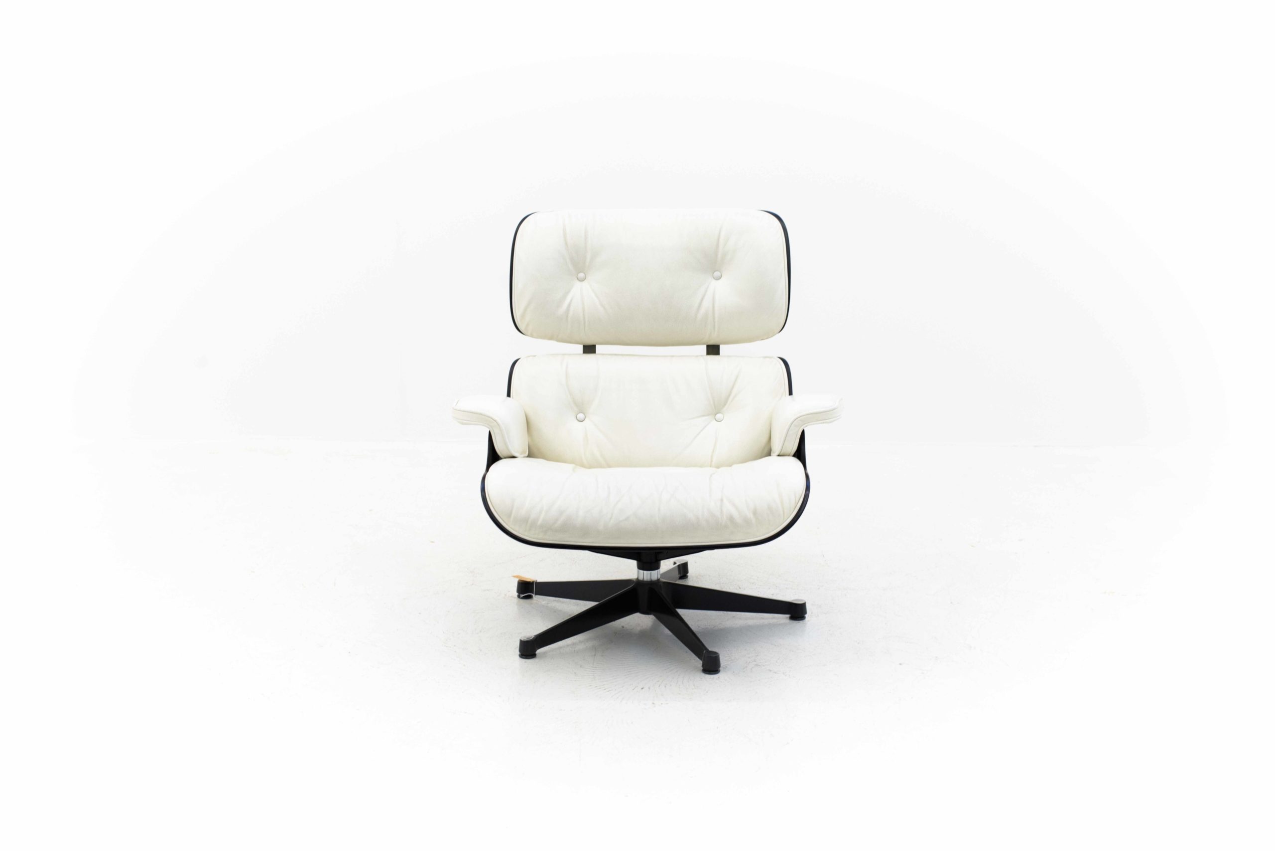 Charles &amp; Ray Eames 670 Lounge Chair von Vitra-1