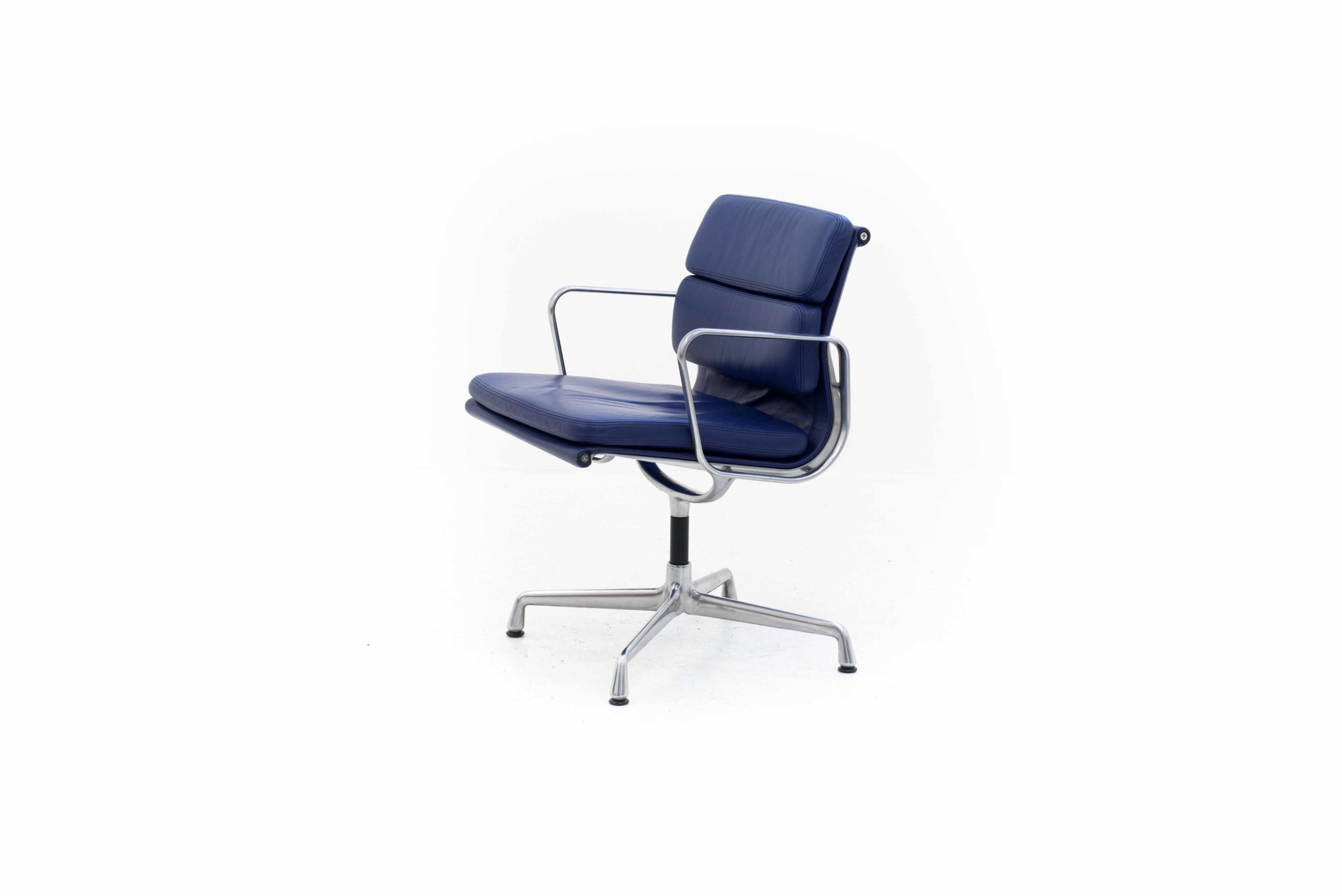 Vitra EA 207 Soft Pad Bürostuhl von Eames in blauem Leder &amp; Aluminium poliert-2