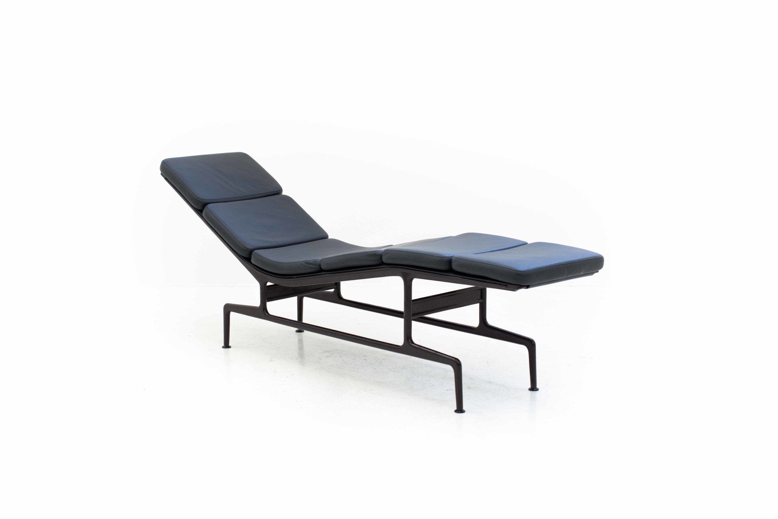 Eames Soft Pad Chaise ES 106 von Vitra-0