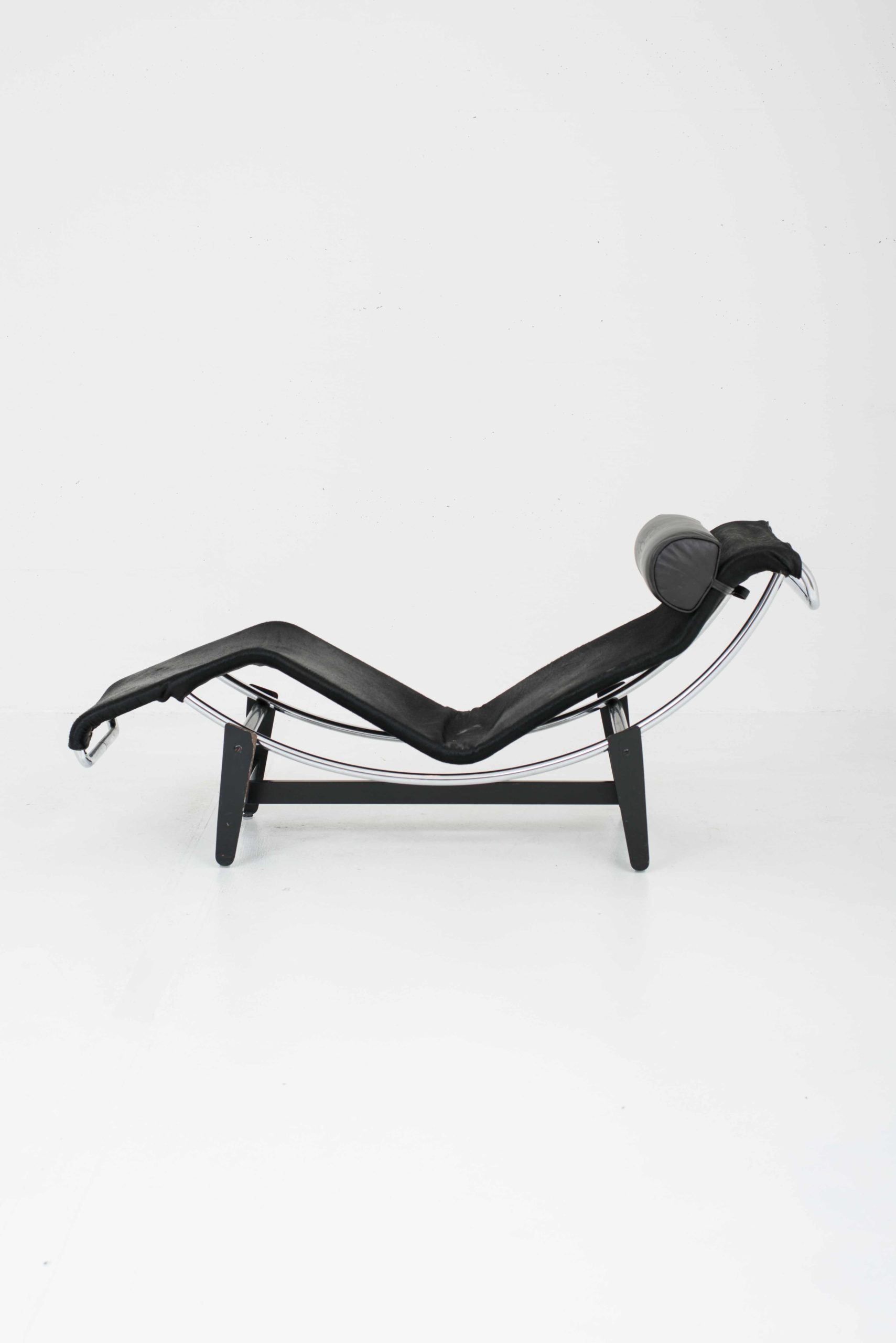 Le Corbusier LC4 Chaise Longue von Wohnbedarf / Embru-2