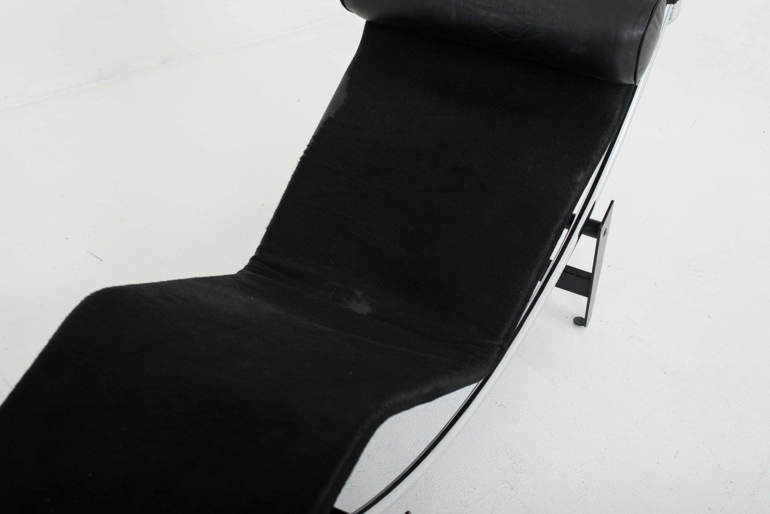 Le Corbusier LC4 Chaise Longue von Wohnbedarf / Embru-14