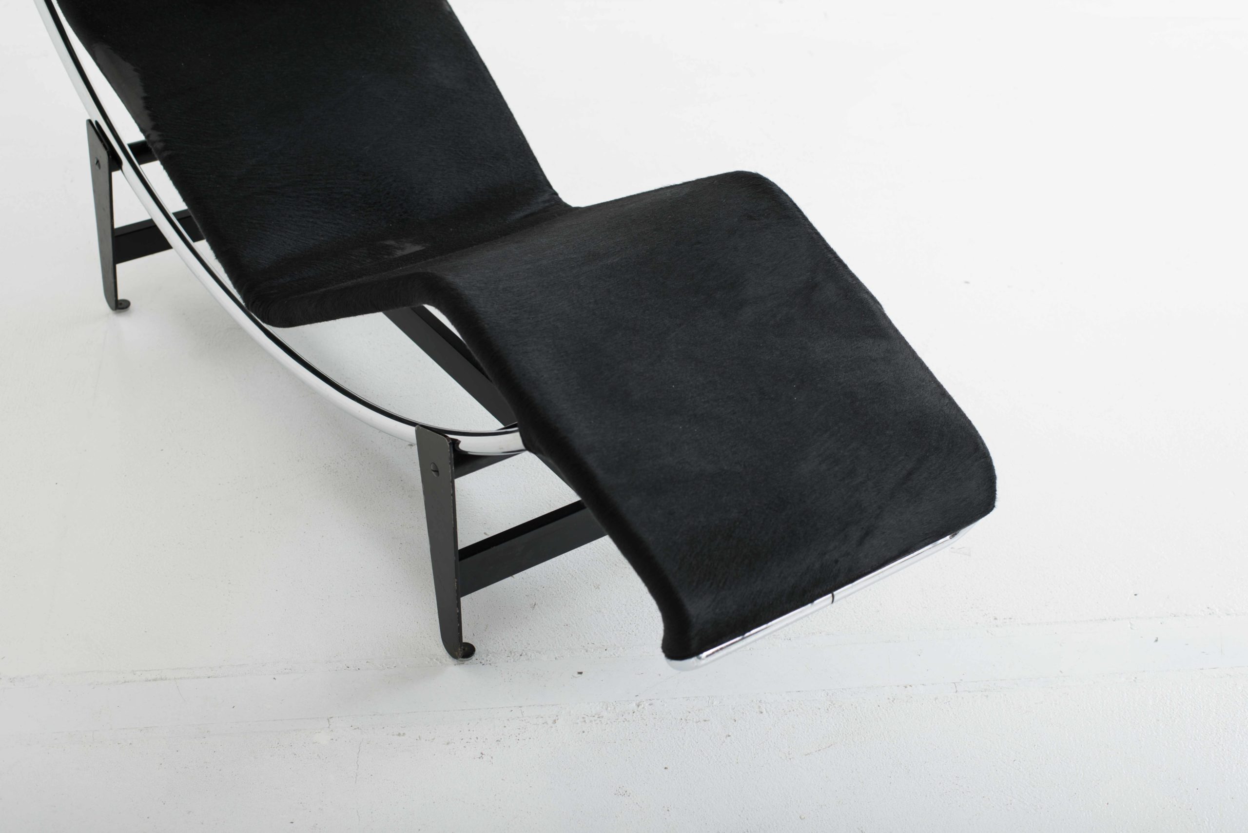 Le Corbusier LC4 Chaise Longue von Wohnbedarf / Embru-12
