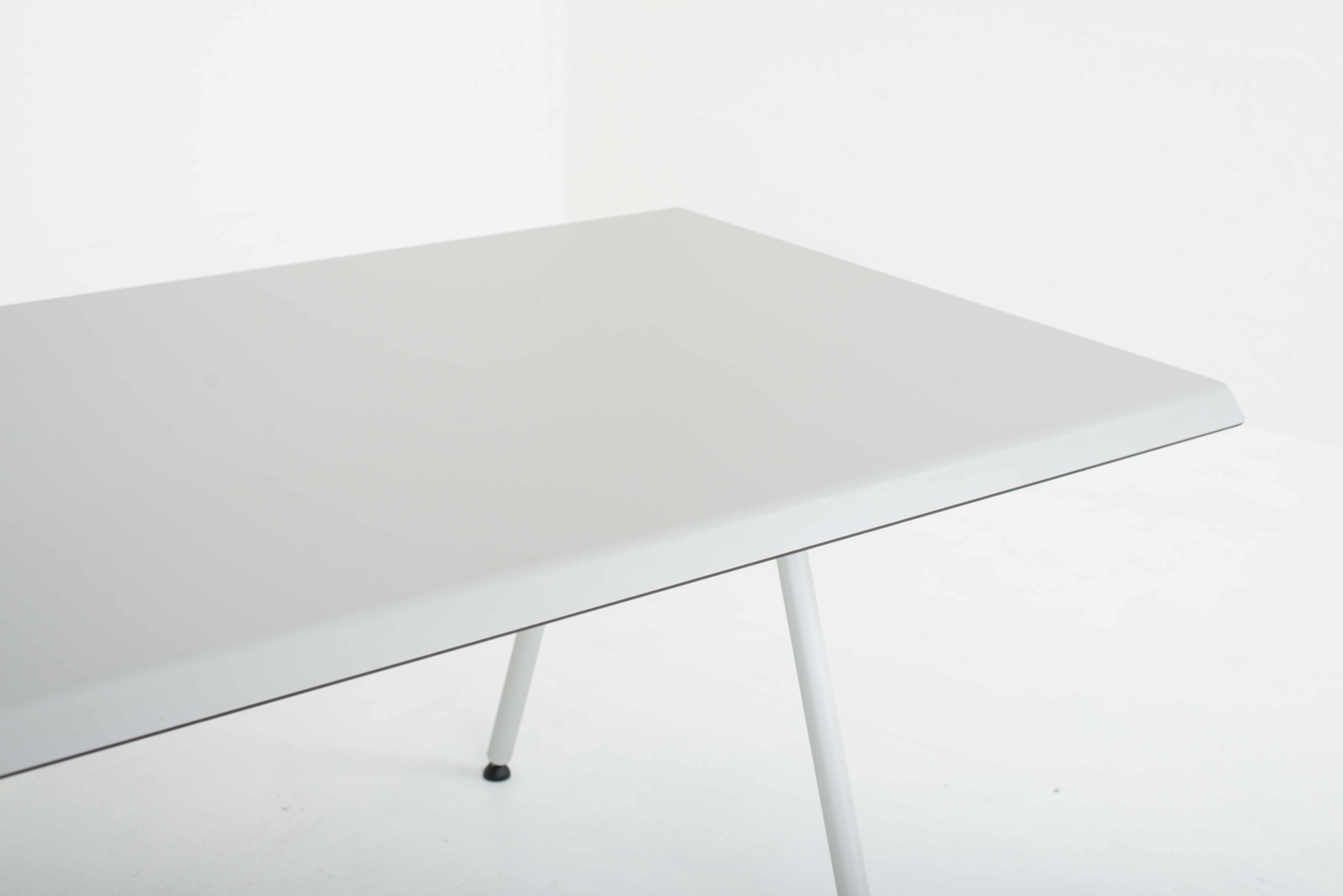 WOGG Tira Tisch von Atelier Oï-6