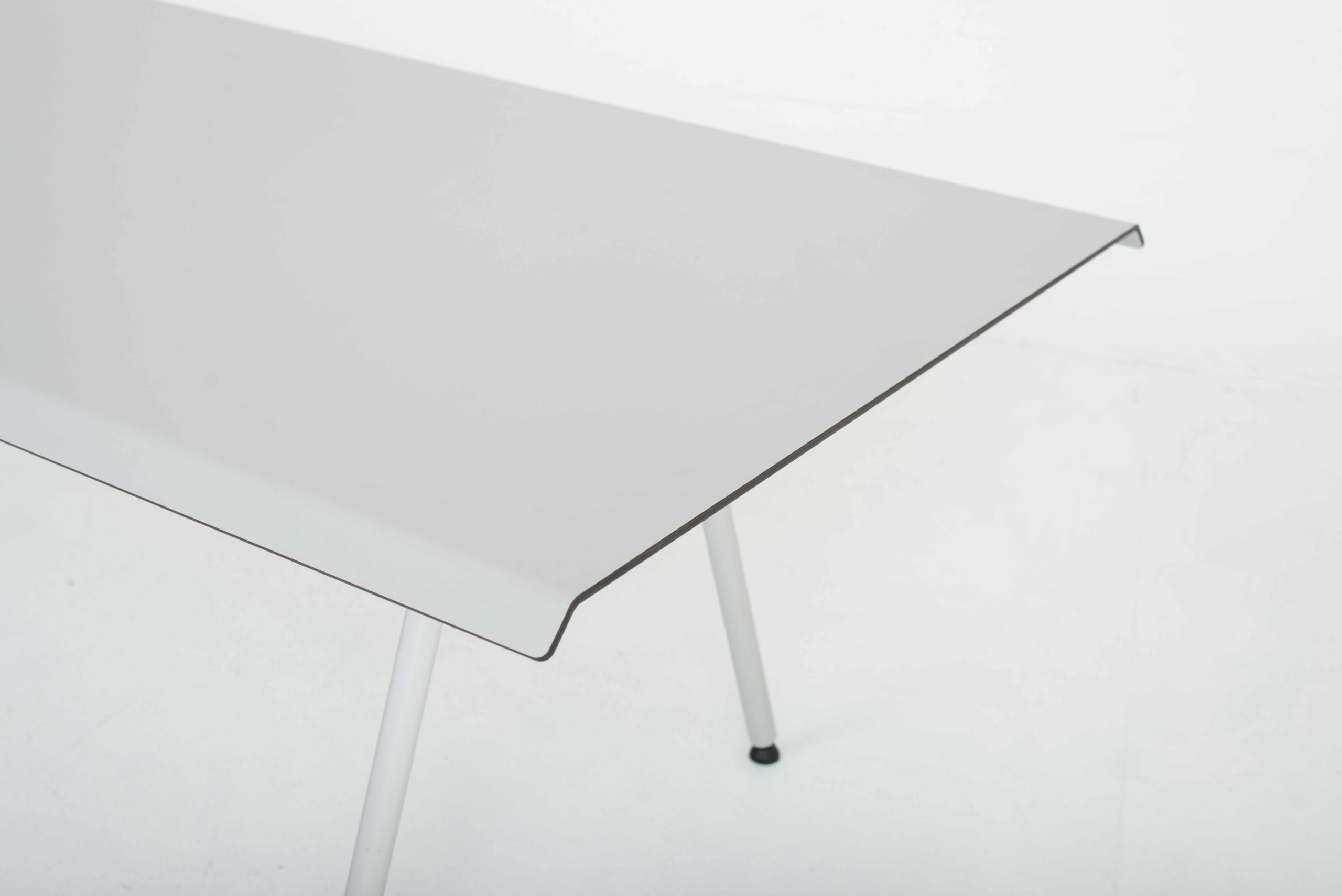 WOGG Tira Tisch von Atelier Oï-7