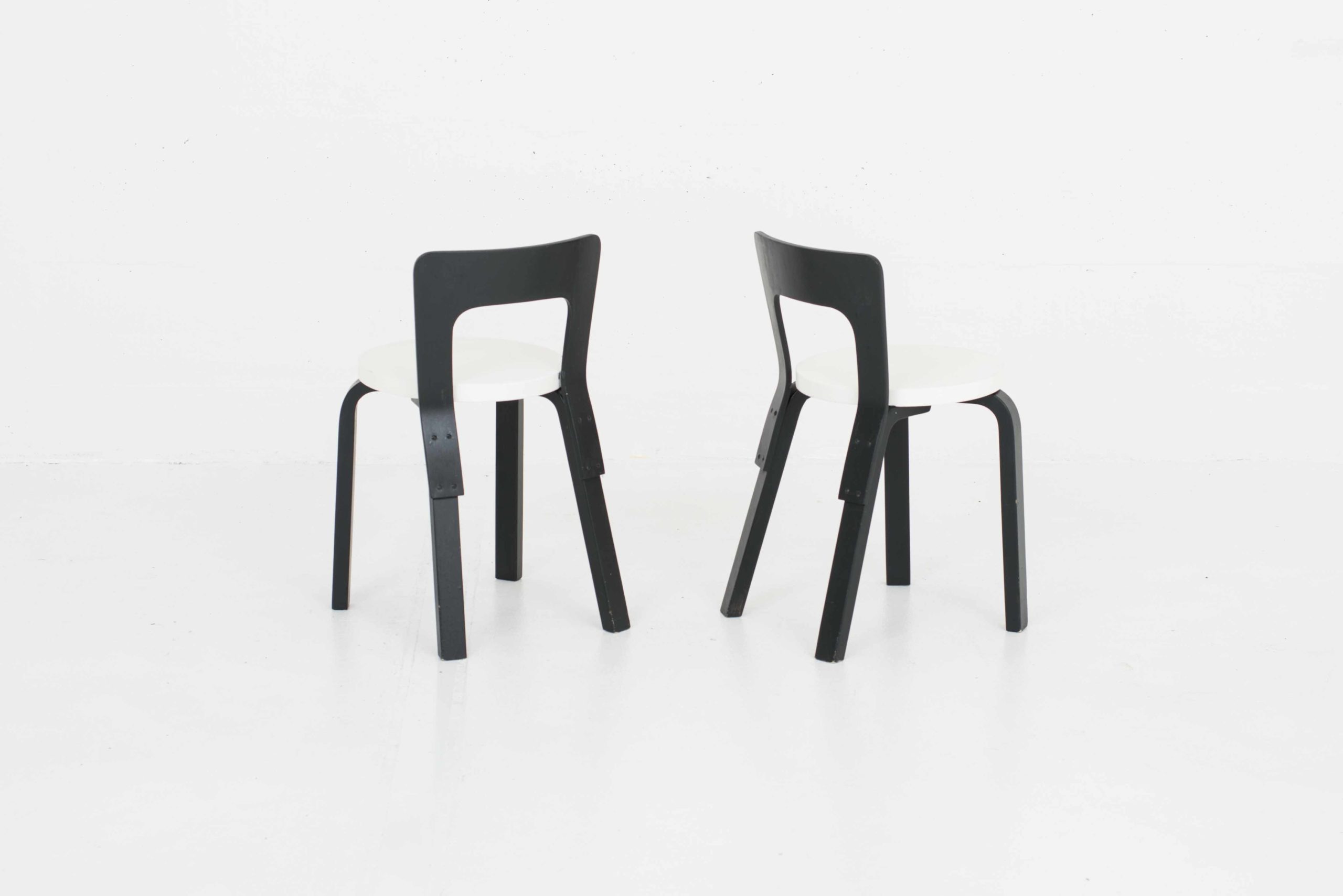 Artek Chair 65 von Alvar Aalto, im Zweierset-1
