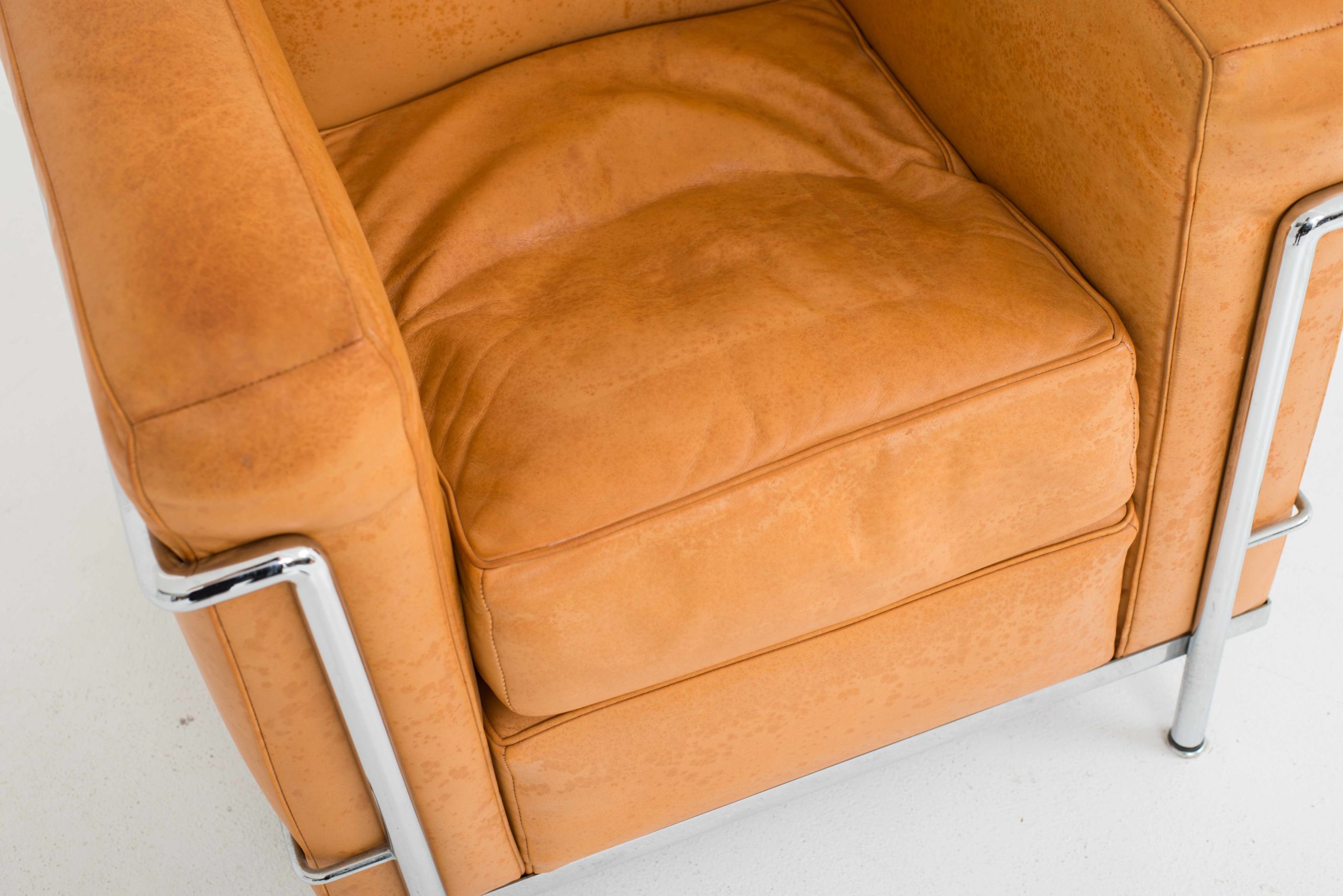 Le Corbusier LC2 Sessel von Cassina in Naturleder-6