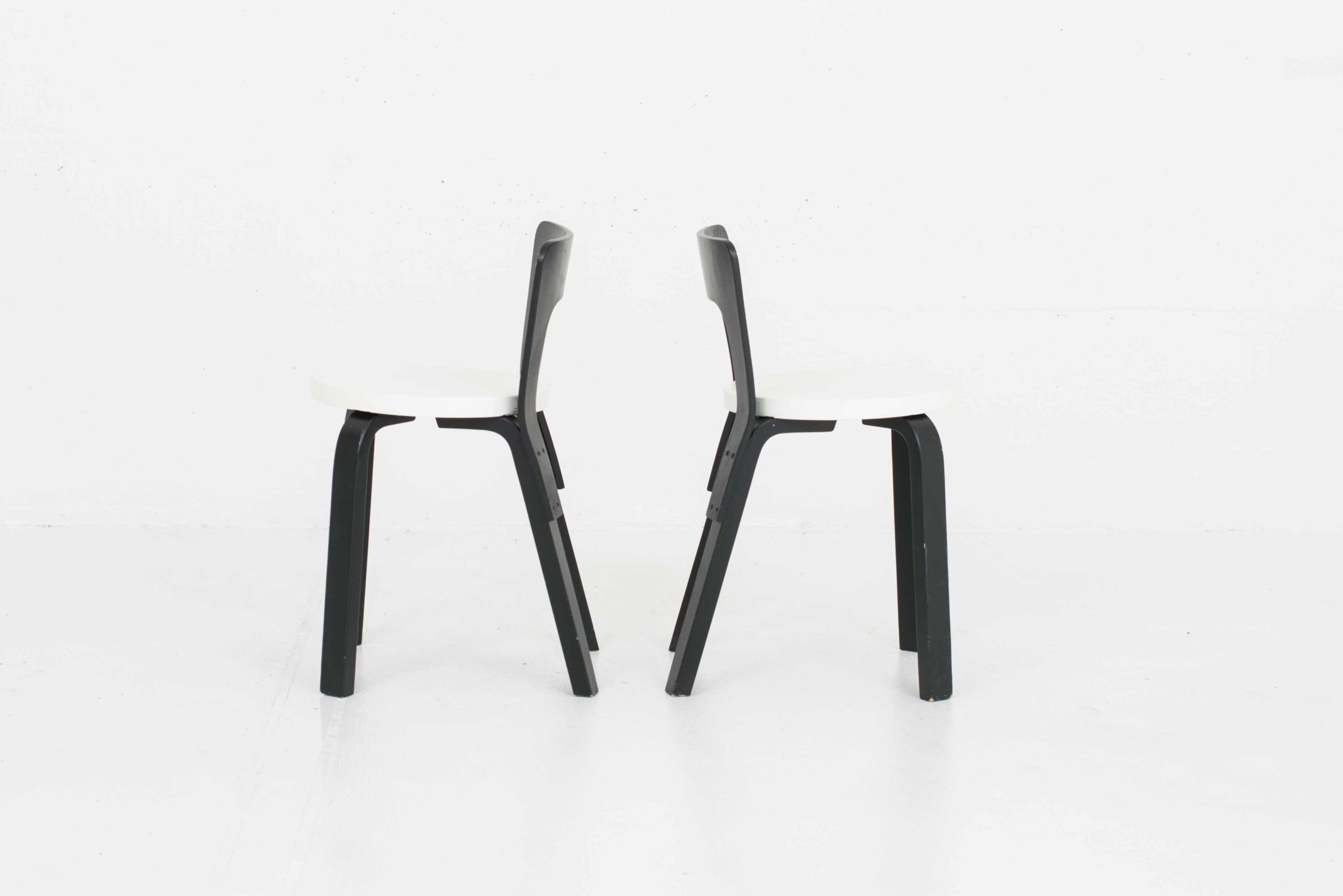 Artek Chair 65 von Alvar Aalto, im Zweierset-2