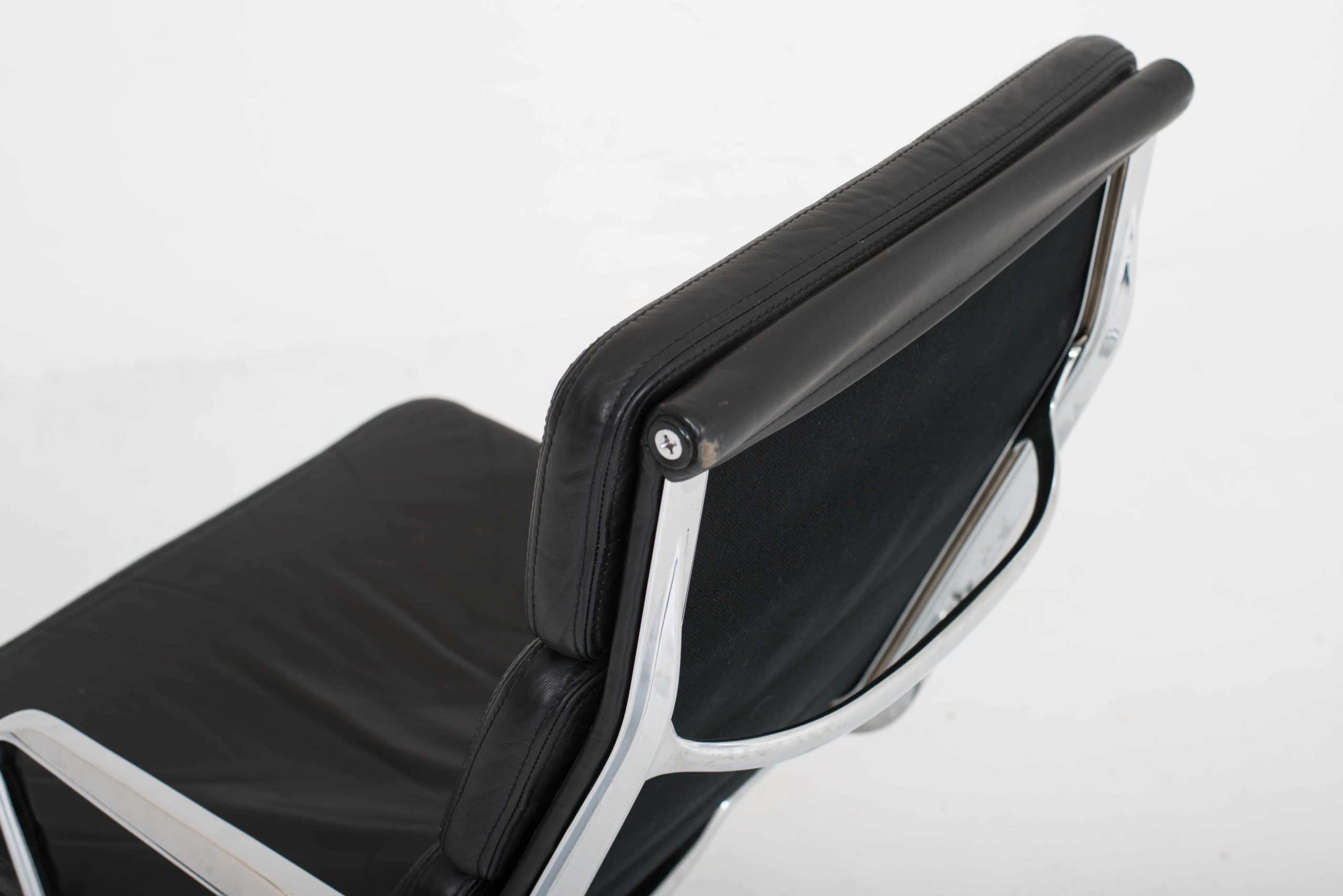 Eames EA 215 Soft Pad Chair von Vitra-4