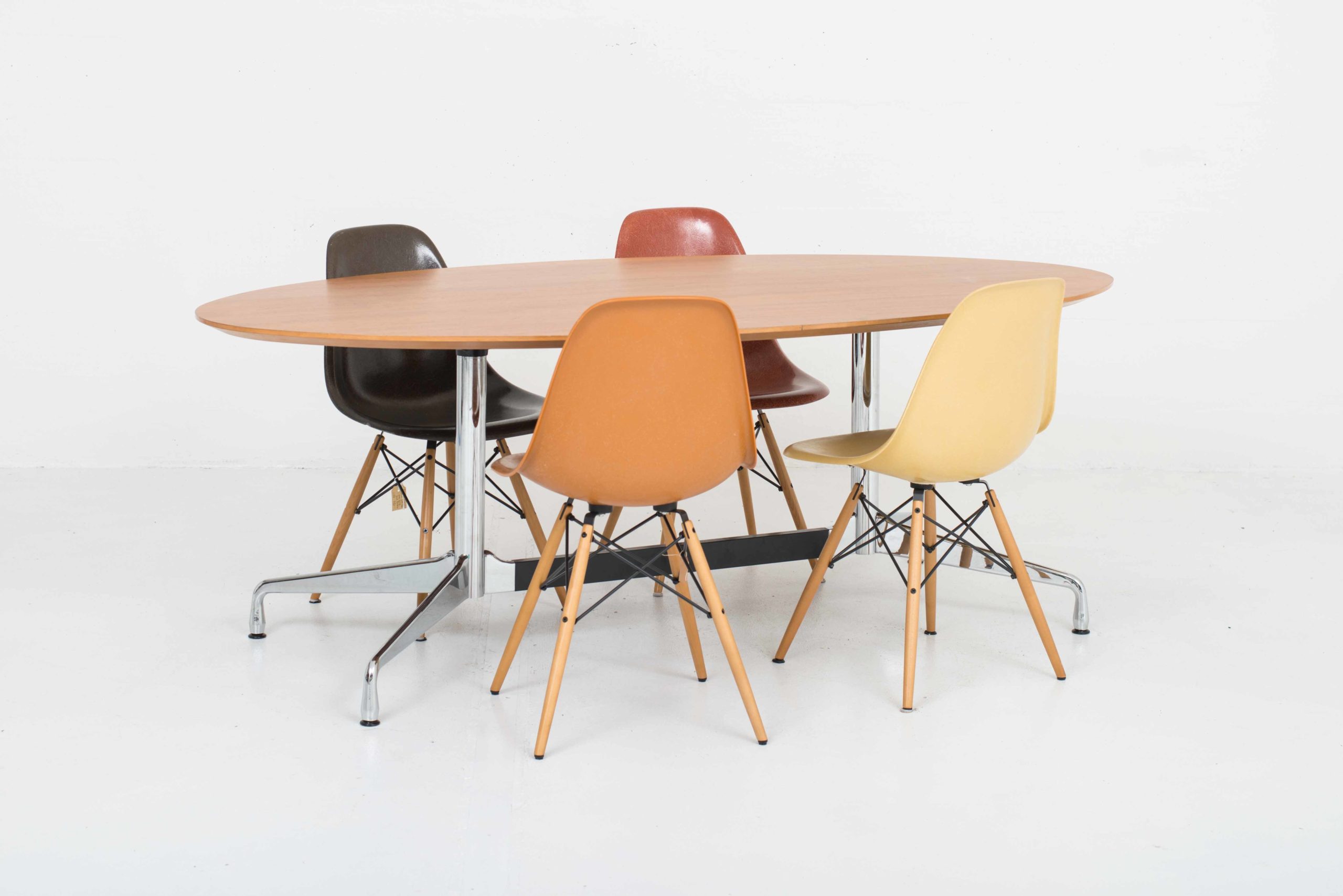 Vitra Segmented Table von Charles &amp; Ray Eames, 200x105cm-0