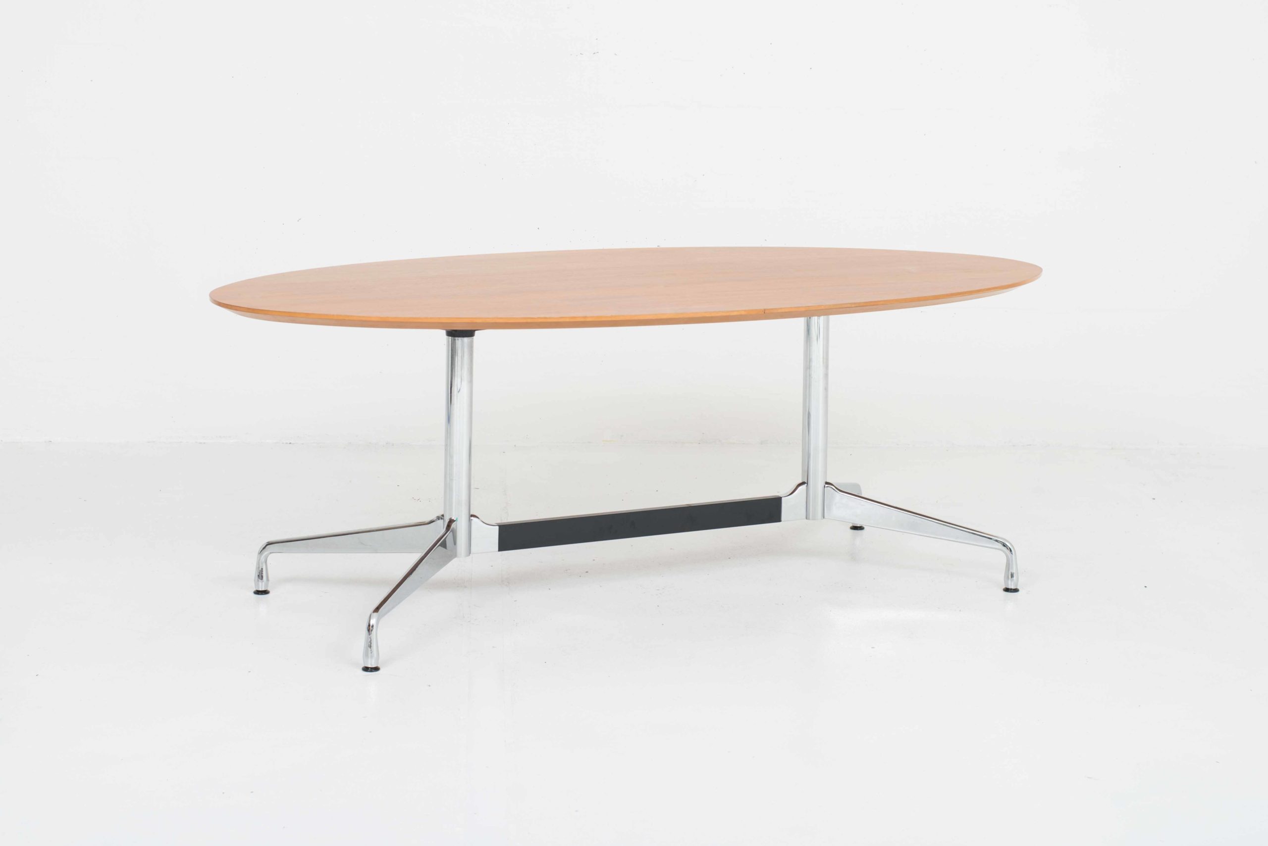 Charles &amp; Ray Eames Segmented Table 200x105cm von Vitra-1