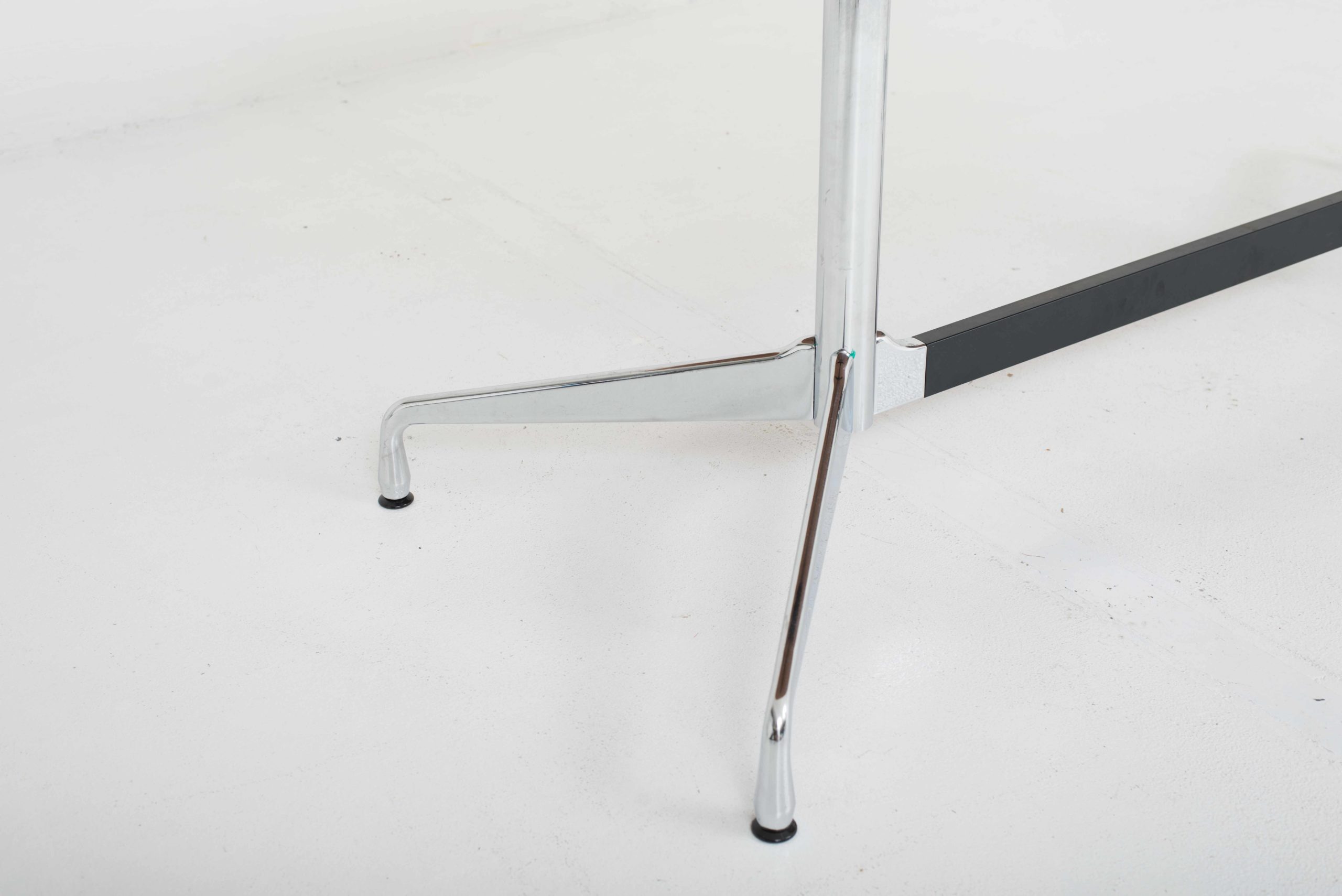 Charles &amp; Ray Eames Segmented Table 200x105cm von Vitra-6