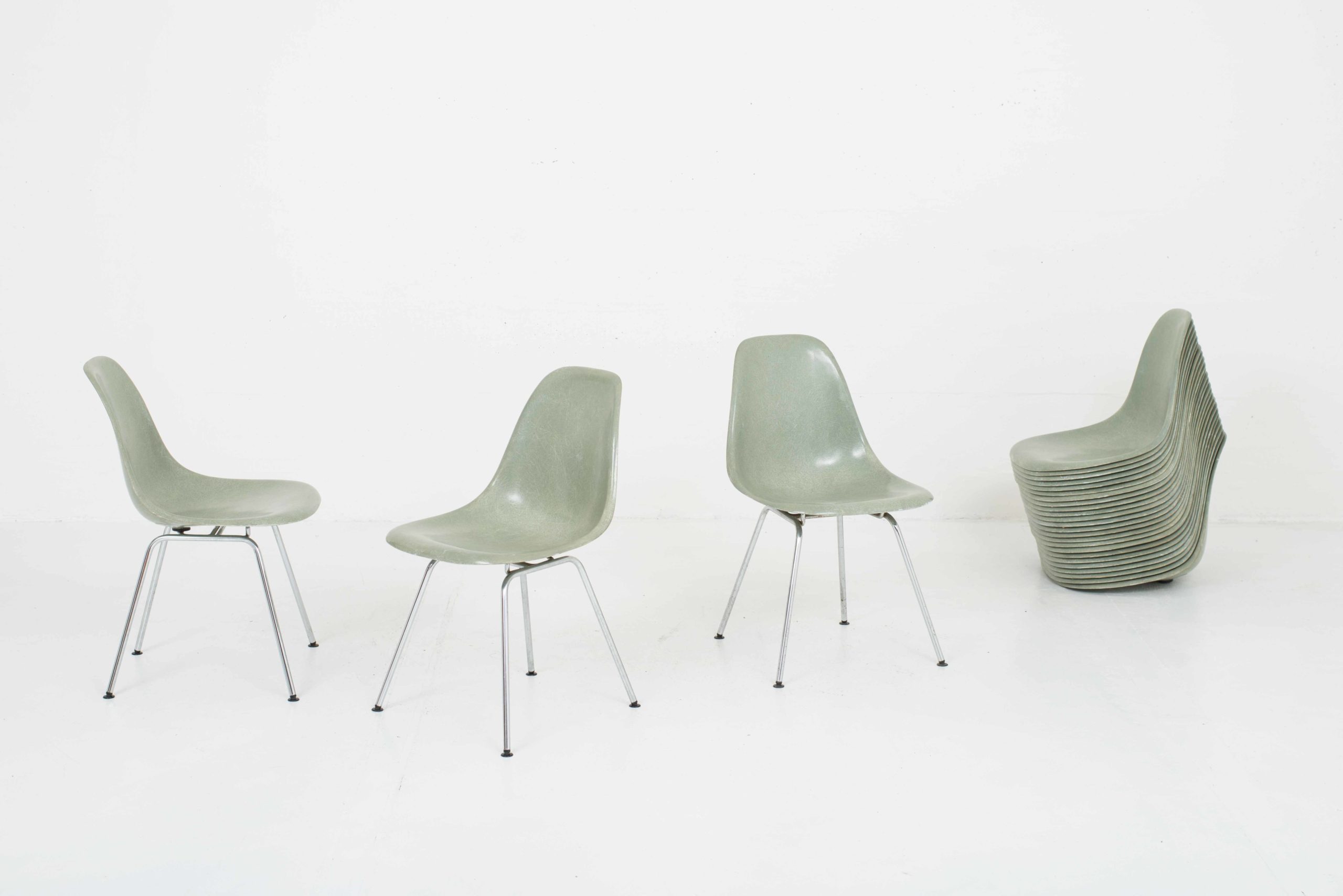 Vitra / Hermann Miller Fiberglas Side Chair von Eames-4