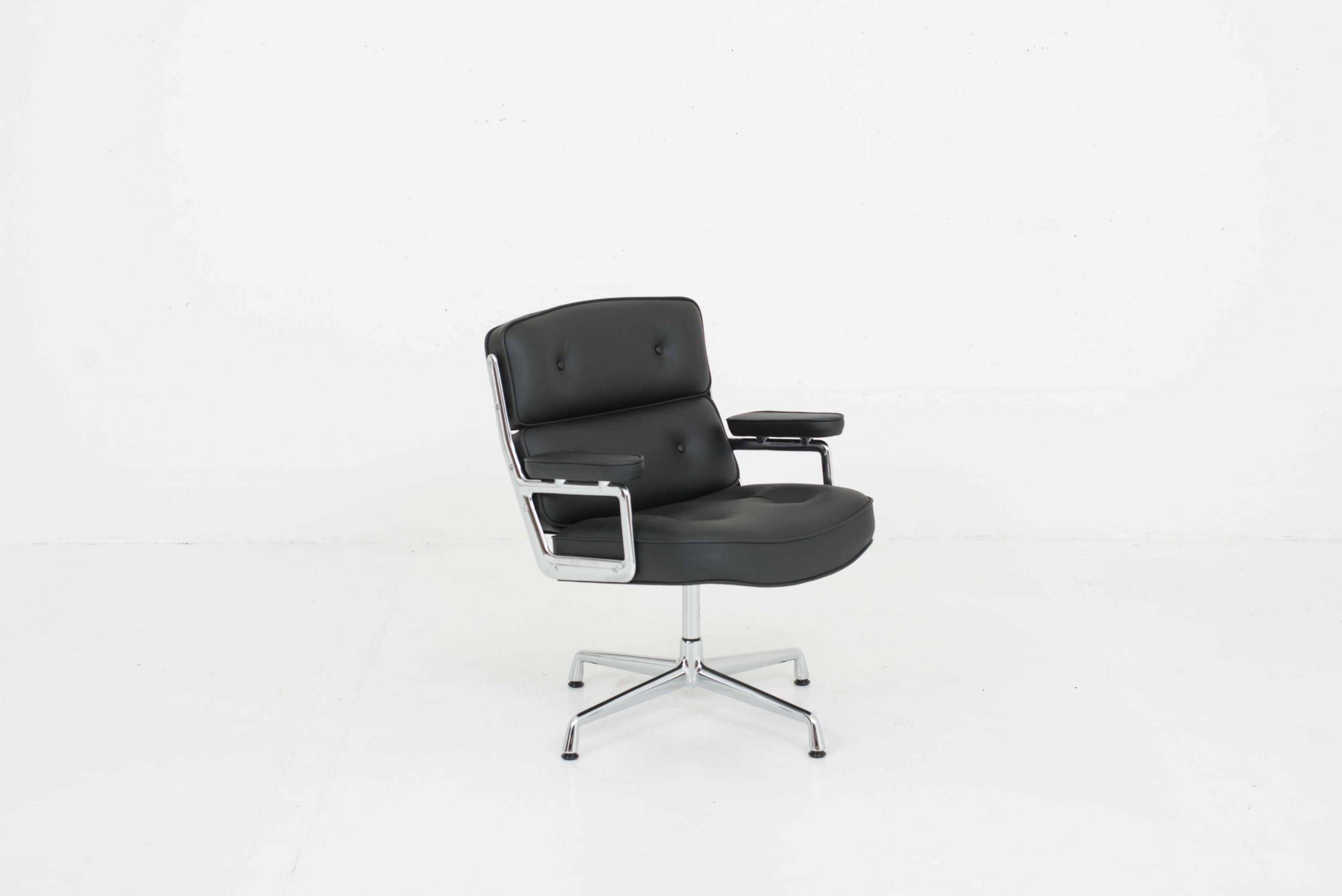 Vitra Lobby Chair ES 108 von Charles &amp; Ray Eames-1