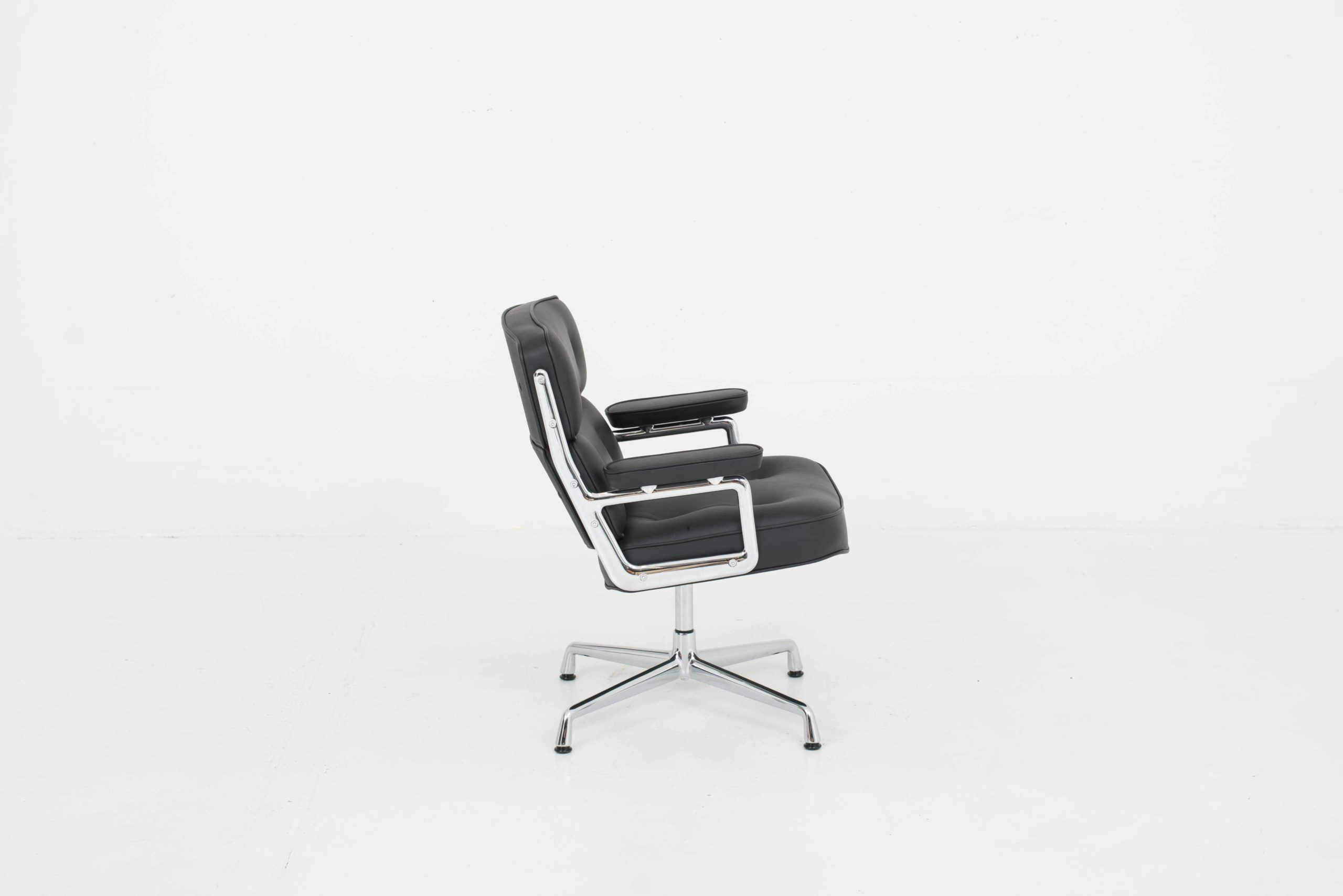 Vitra Lobby Chair ES 108 von Charles &amp; Ray Eames-3