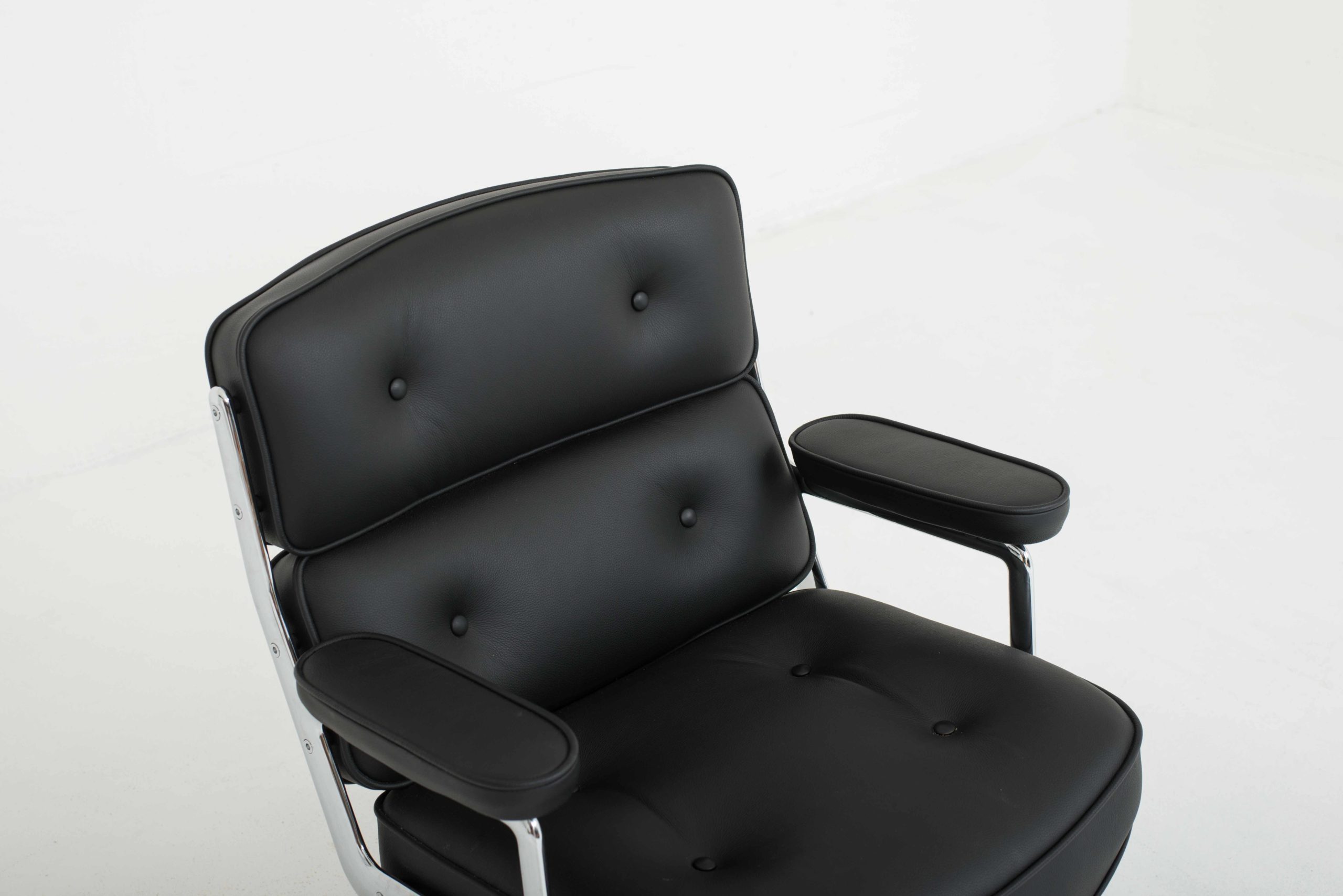 Vitra Lobby Chair ES 108 von Charles &amp; Ray Eames-5