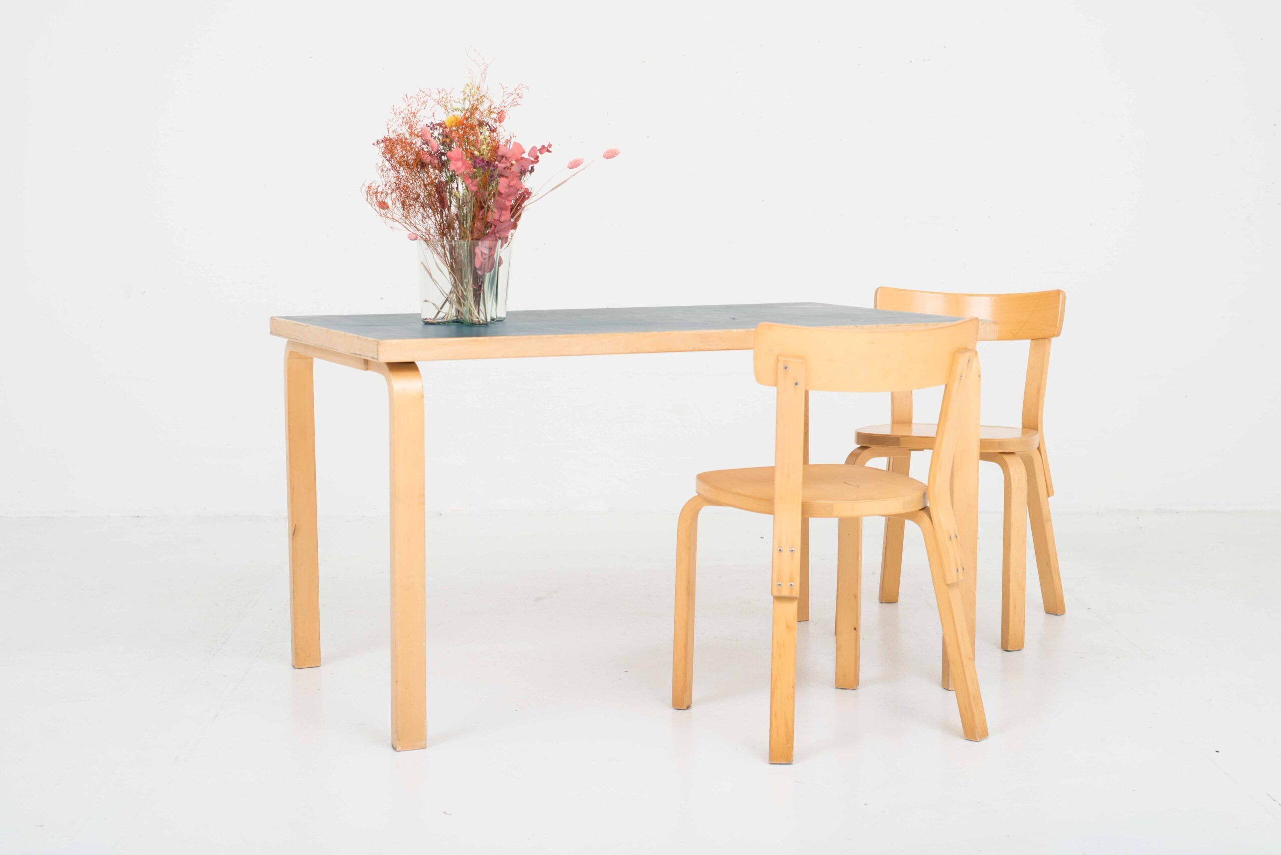 Alvar Aalto Tisch von Artek-1