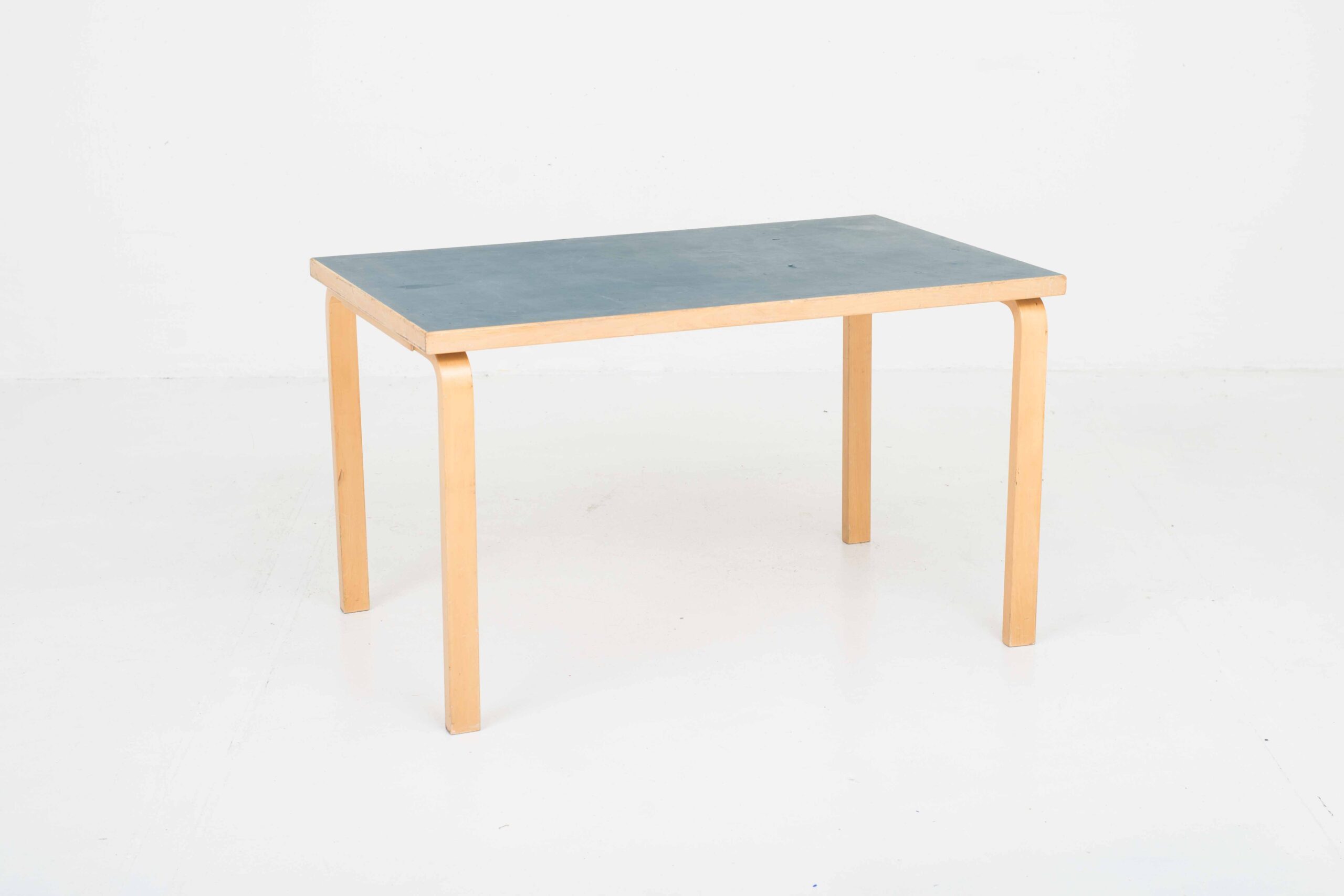 Alvar Aalto Tisch von Artek-2