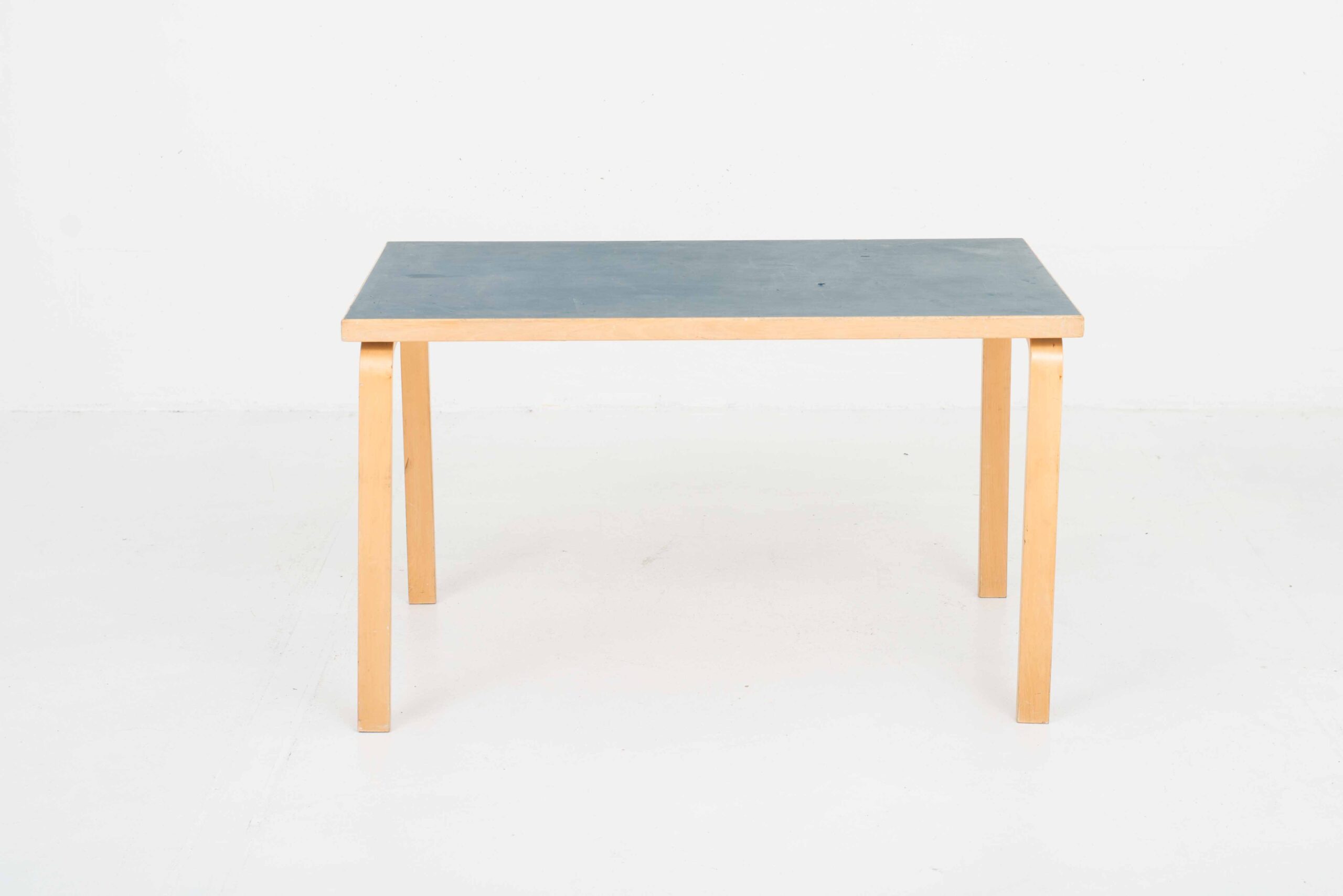 Alvar Aalto Tisch von Artek-4