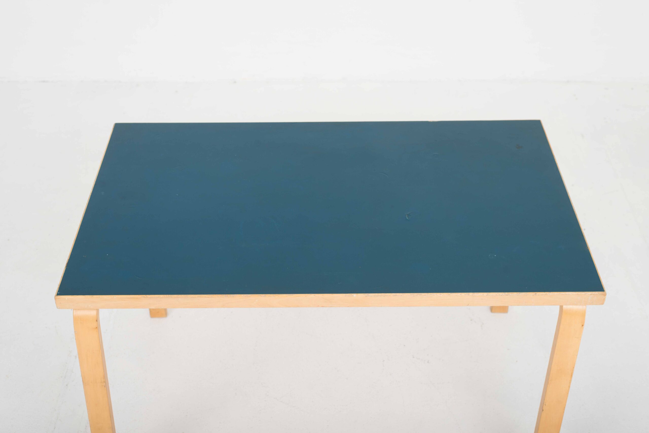 Alvar Aalto Tisch von Artek-6