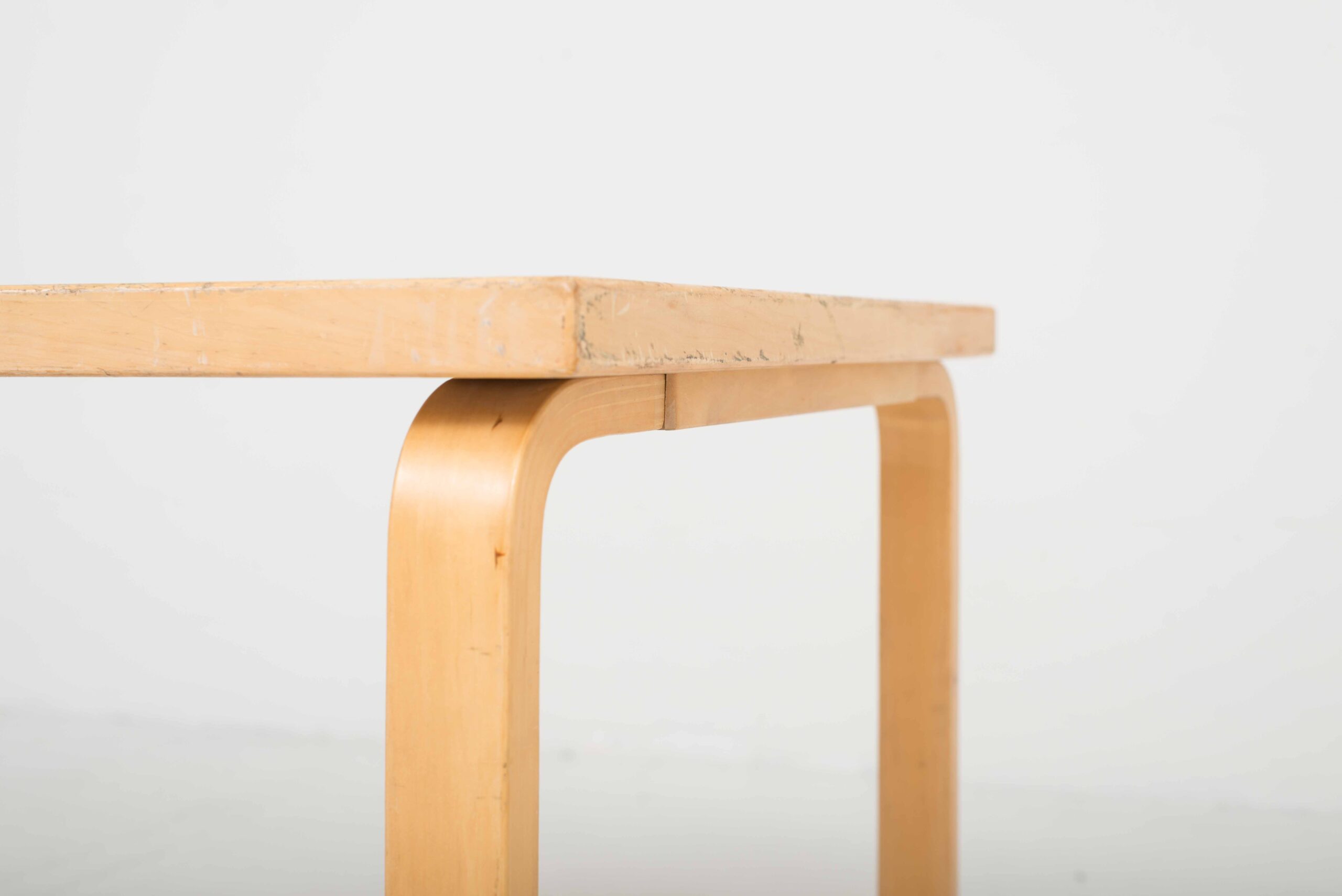 Alvar Aalto Tisch von Artek-12