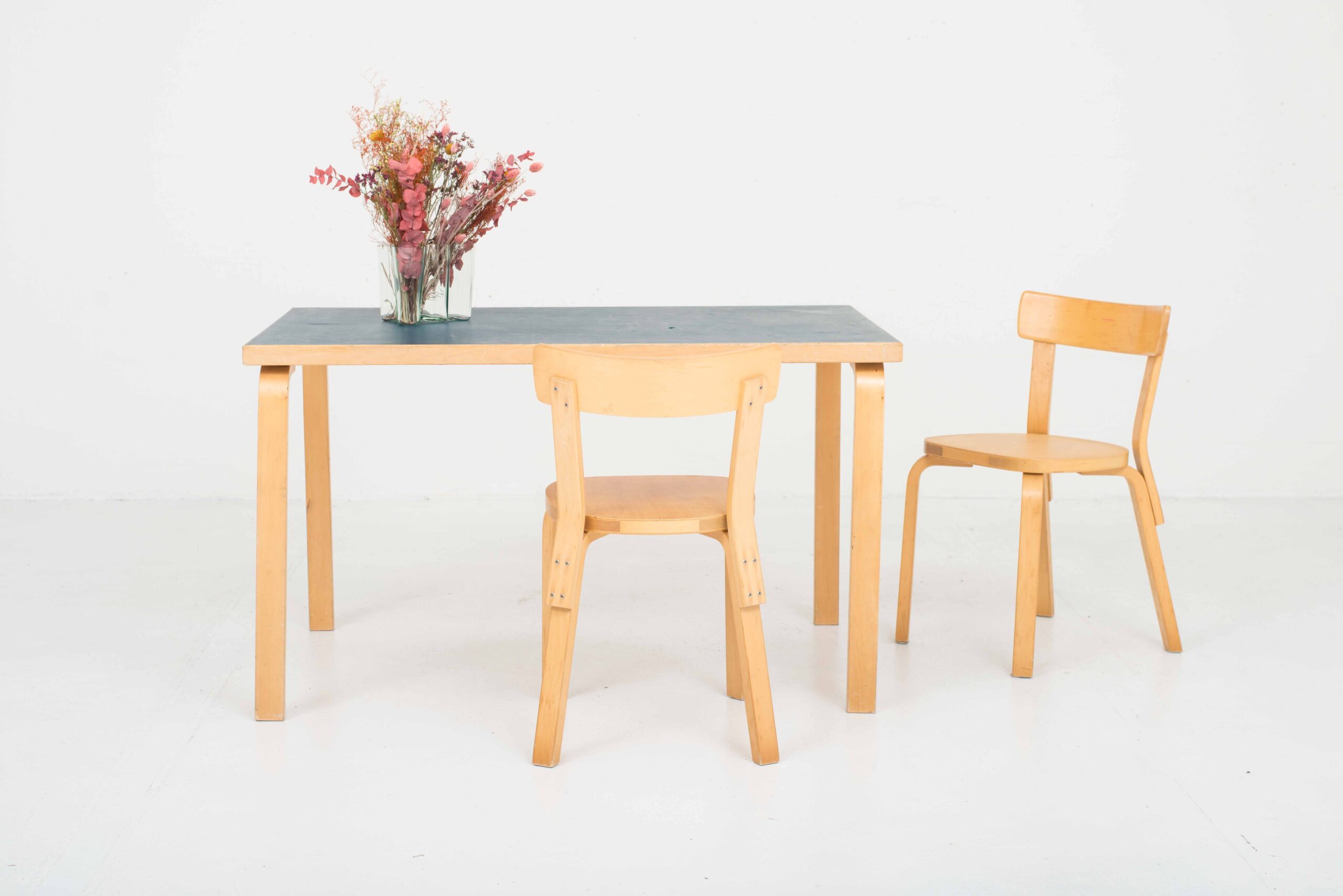 Alvar Aalto Tisch von Artek-8