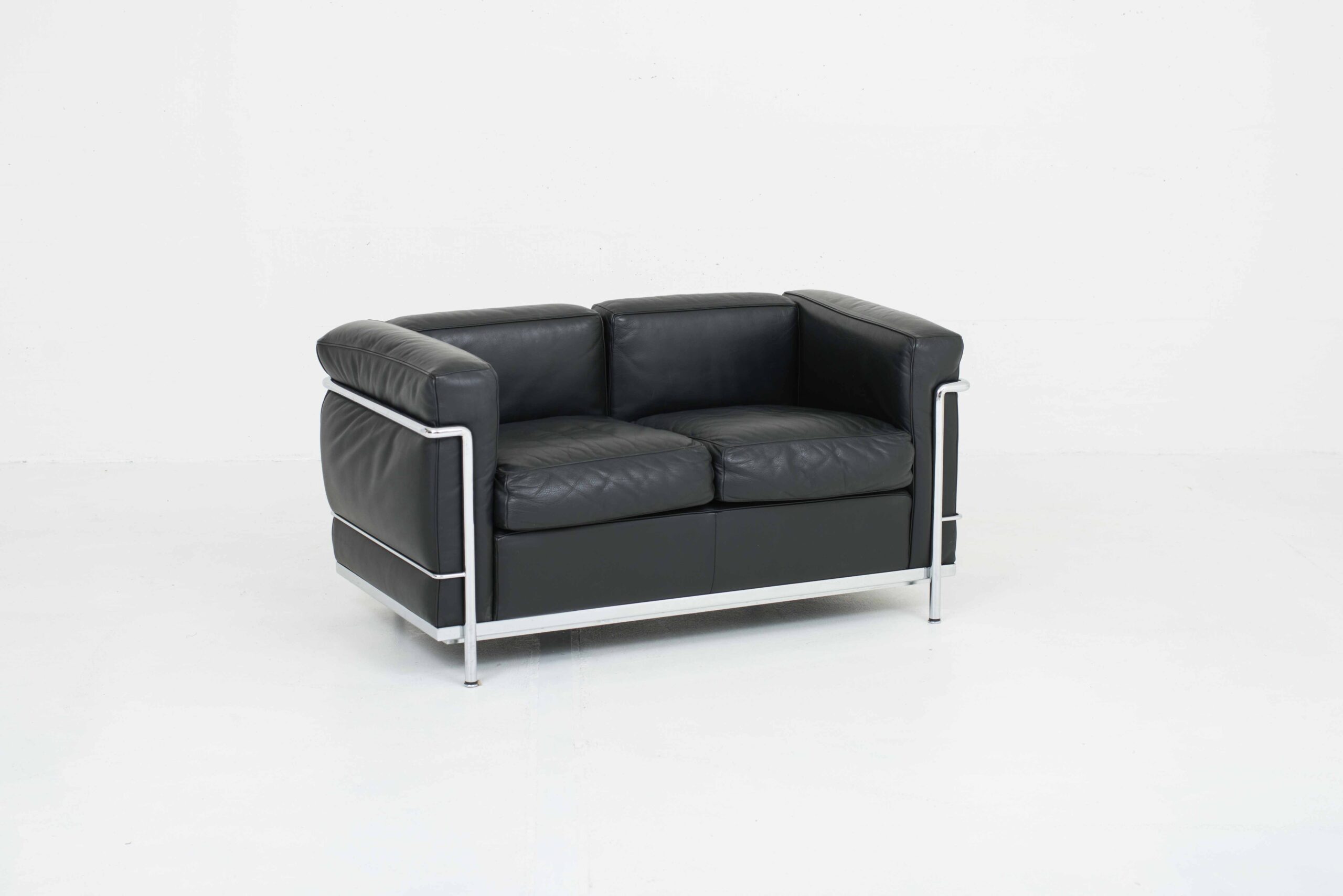 Le Corbusier LC2 2er Sofa von Cassina-1