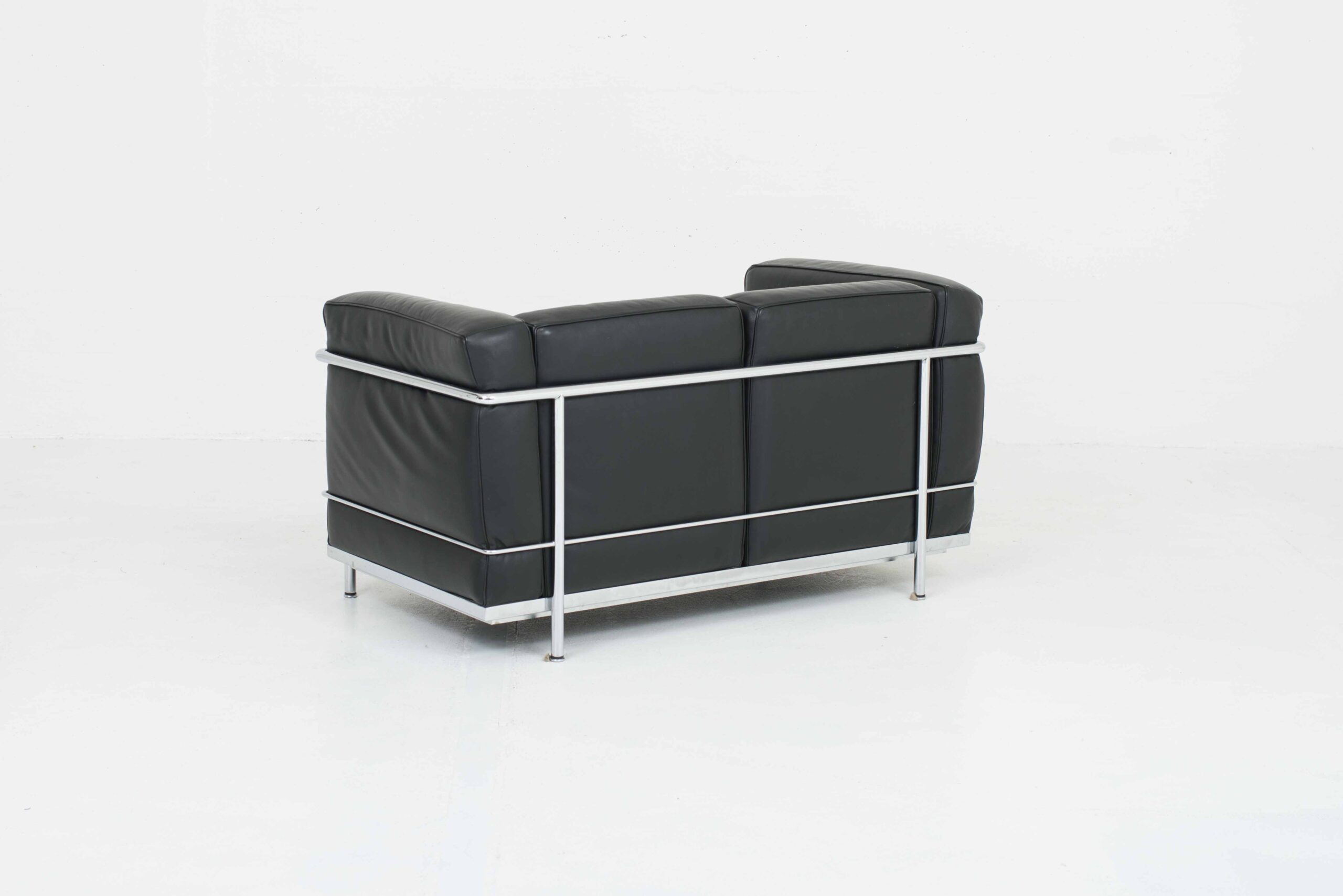 Le Corbusier LC2 2er Sofa von Cassina-4