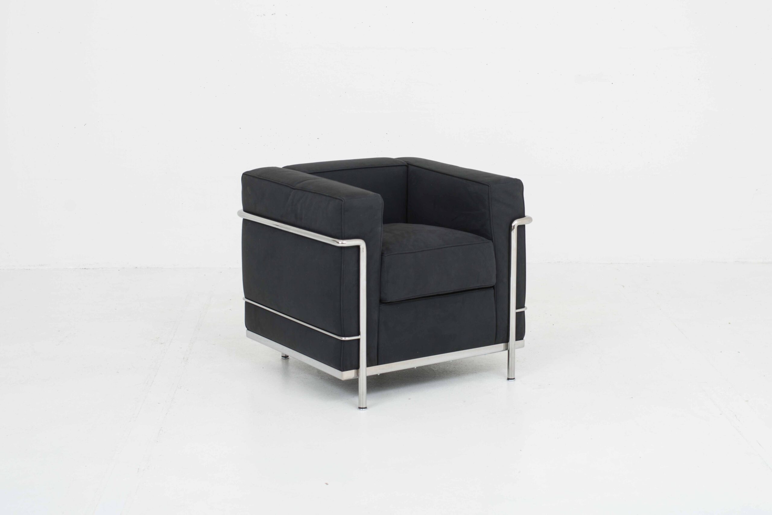 Le Corbusier LC2 Sessel von Cassina in Textil Schwarz-0