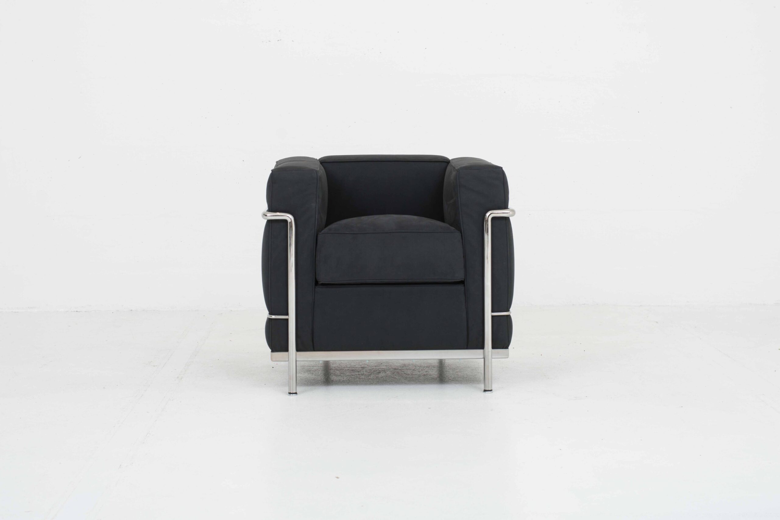Cassina LC2 Sessel von Le Corbusier in Textil Schwarz-4