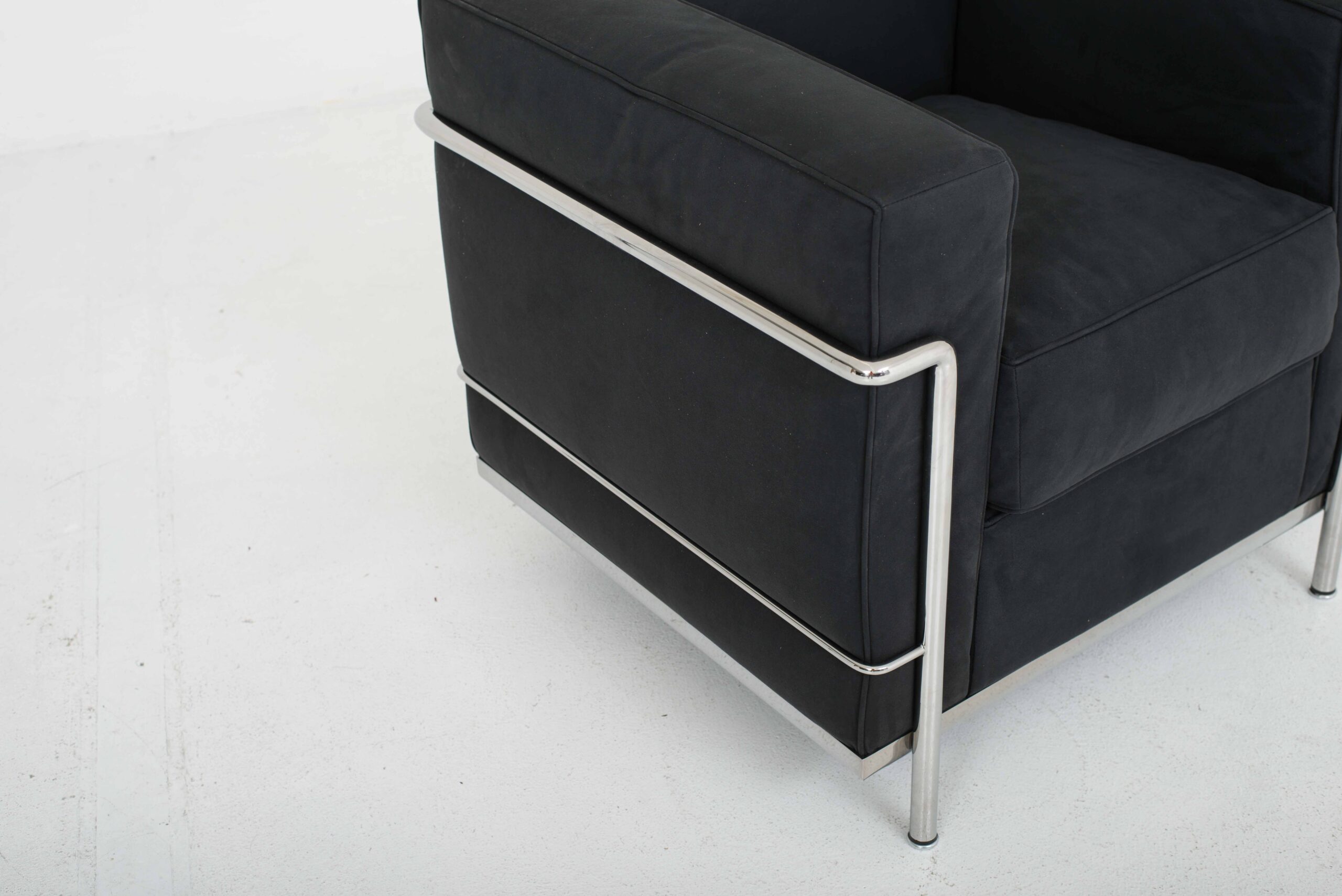 Le Corbusier LC2 Sessel von Cassina in Textil Schwarz-8