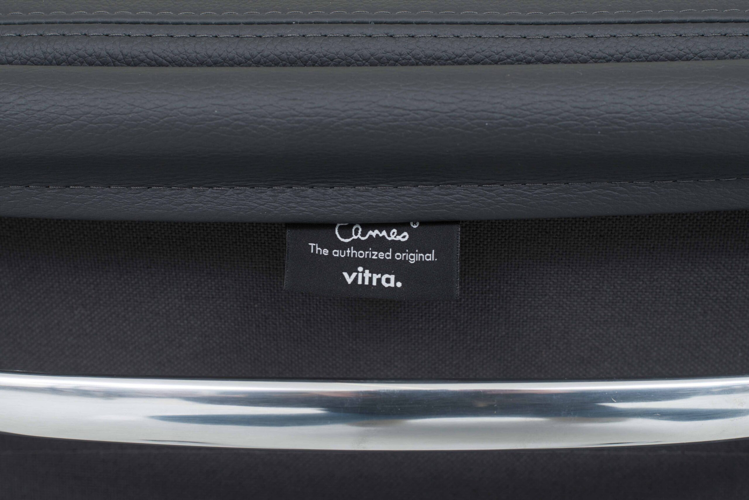 Vitra EA 217 Soft Pad Bürostuhl von Eames in Asphalt &amp; Aluminium poliert &#8211; neu-7