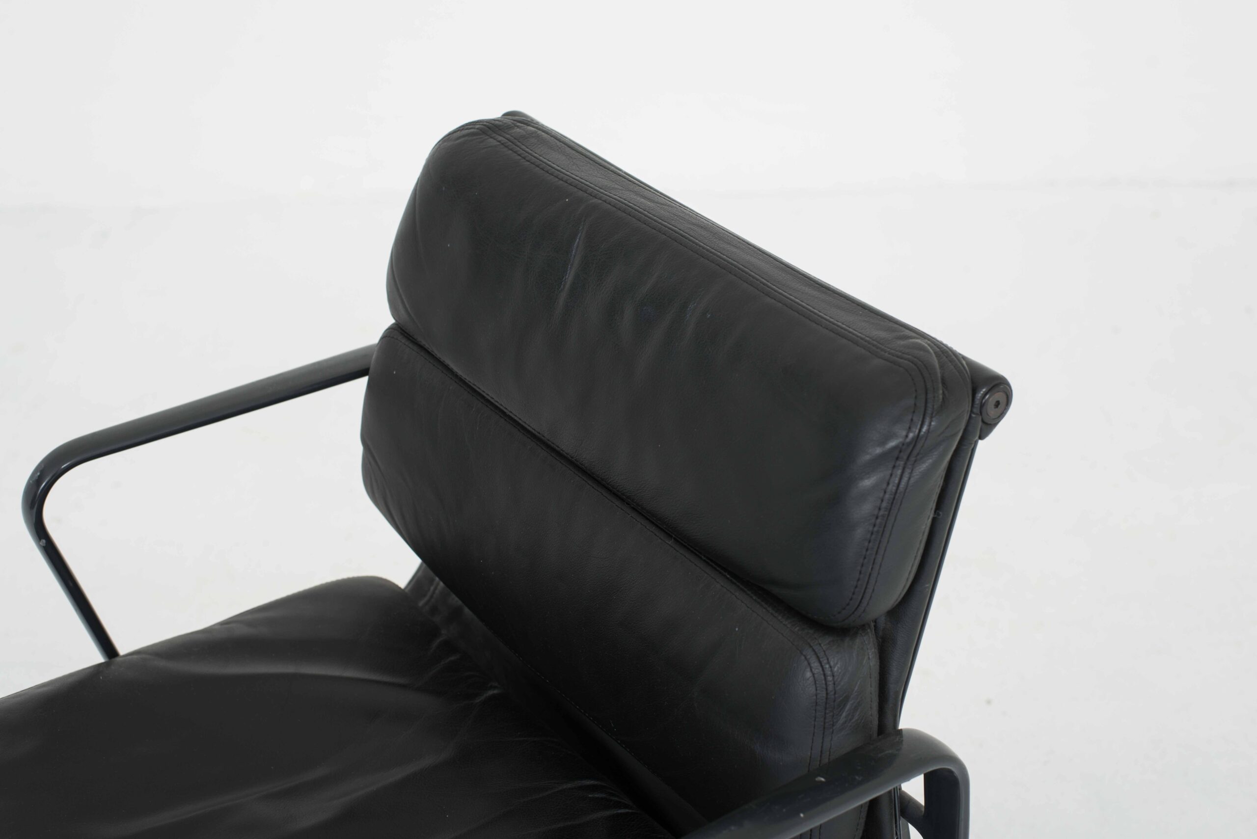 Eames EA 217 Soft Pad Bürostuhl von Herman Miller in schwarzem Leder-4