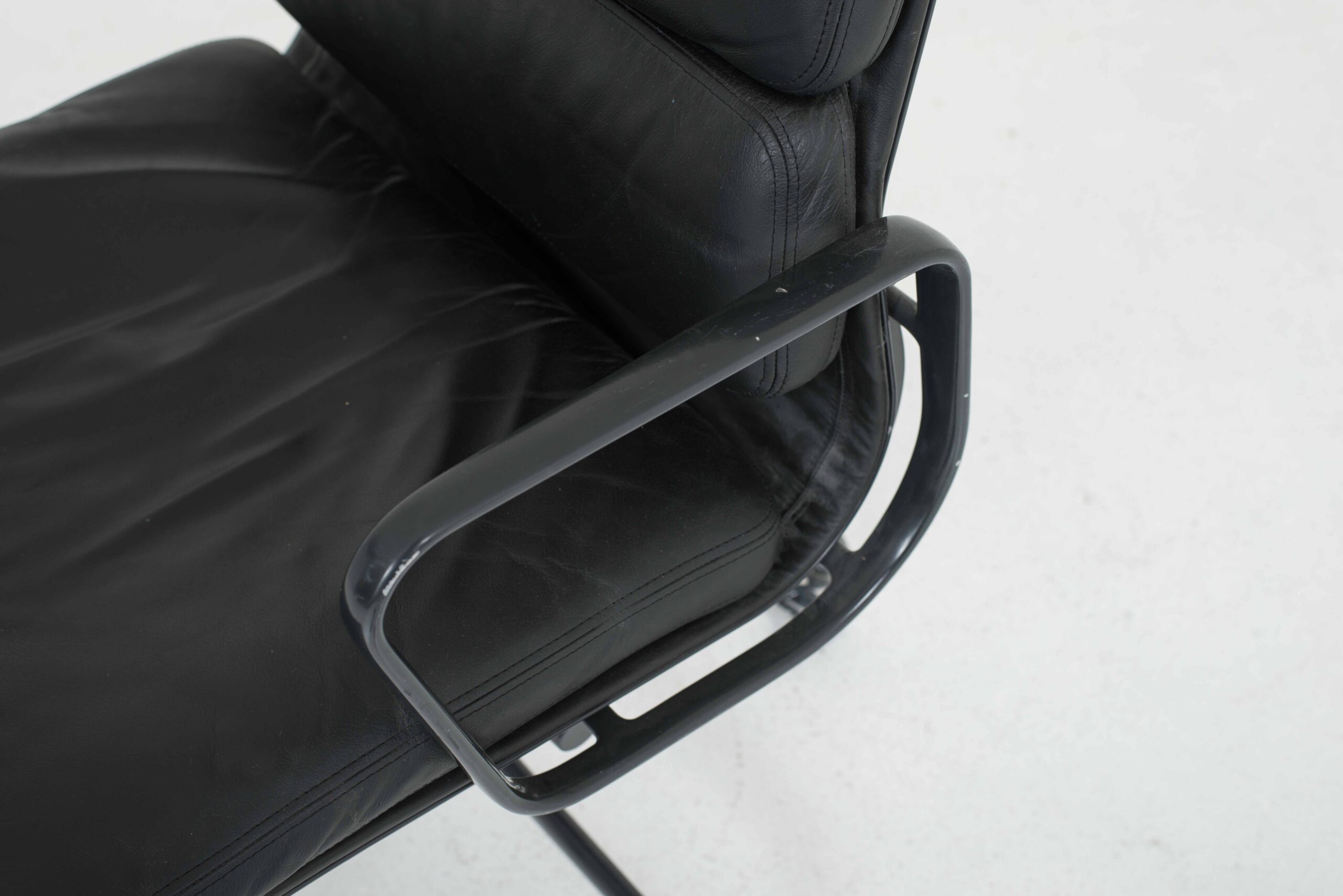 Eames EA 217 Soft Pad Bürostuhl von Herman Miller in schwarzem Leder-6
