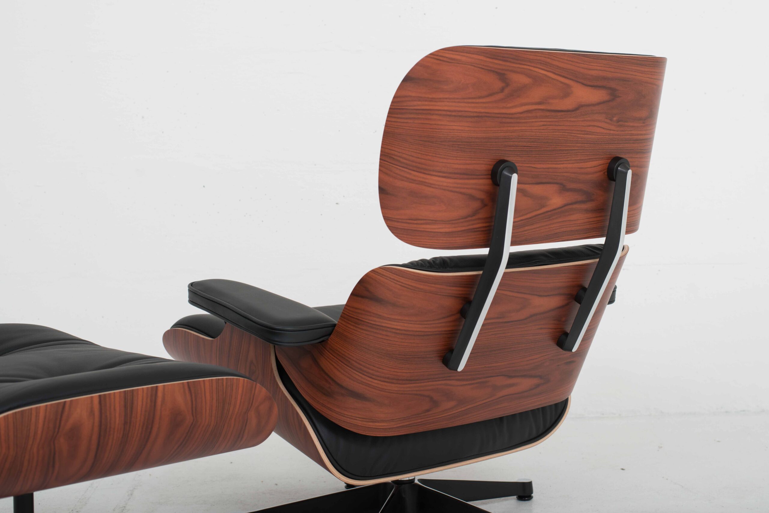 Charles &amp; Ray Eames 670 Lounge Chair und Ottoman von Vitra, XL Palisander-4