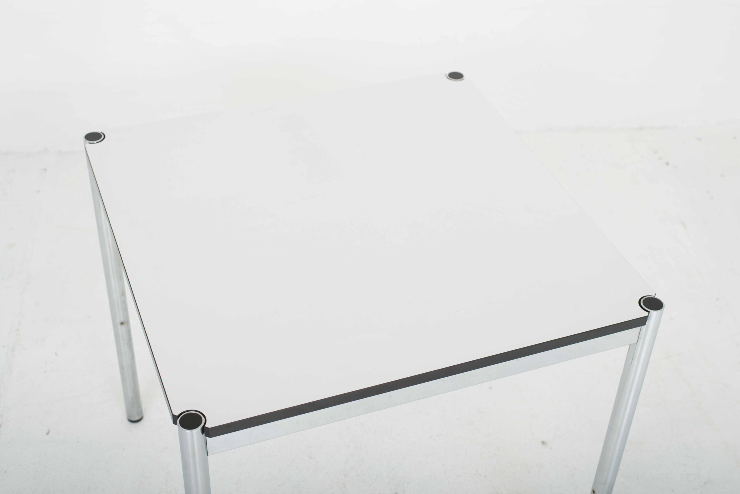 Quadratischer USM Schreibtisch 75 x 75cm-2