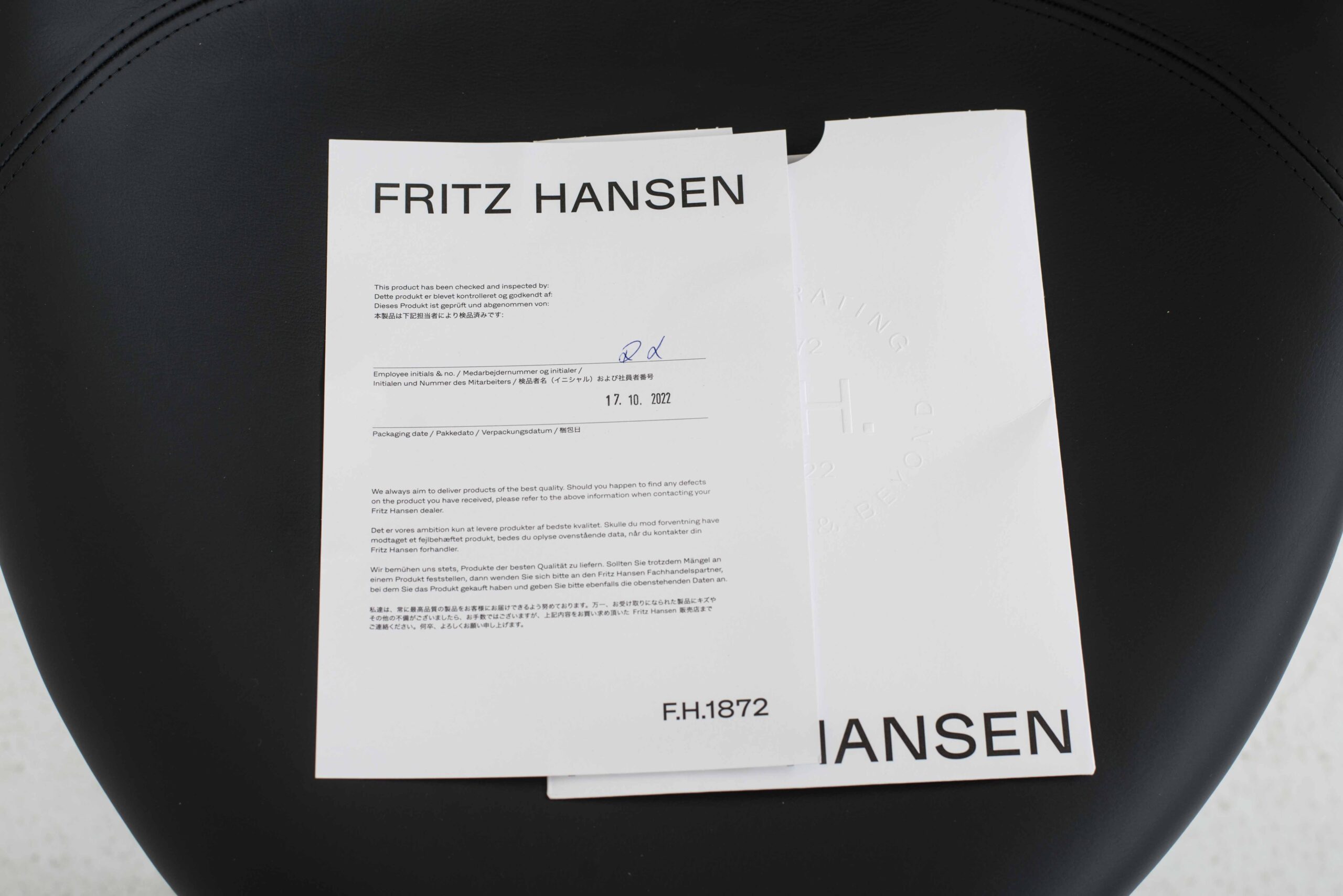 Fritz Hansen Drop Stuhl von Arne Jacobsen in Leder-9