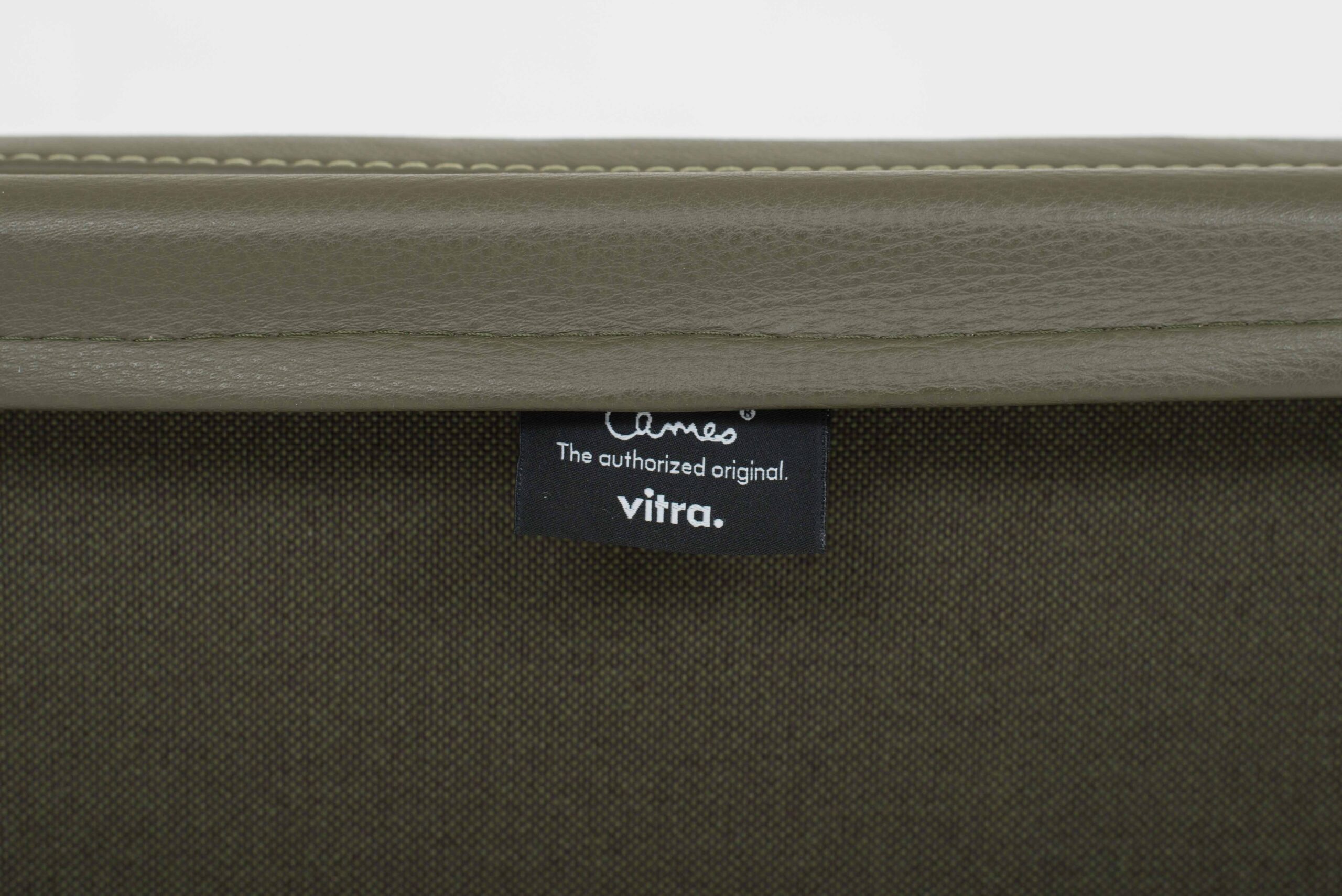Eames EA 219 Soft Pad Bürostuhl von Vitra in Premium F Khaki Leder &#8211; neu-5