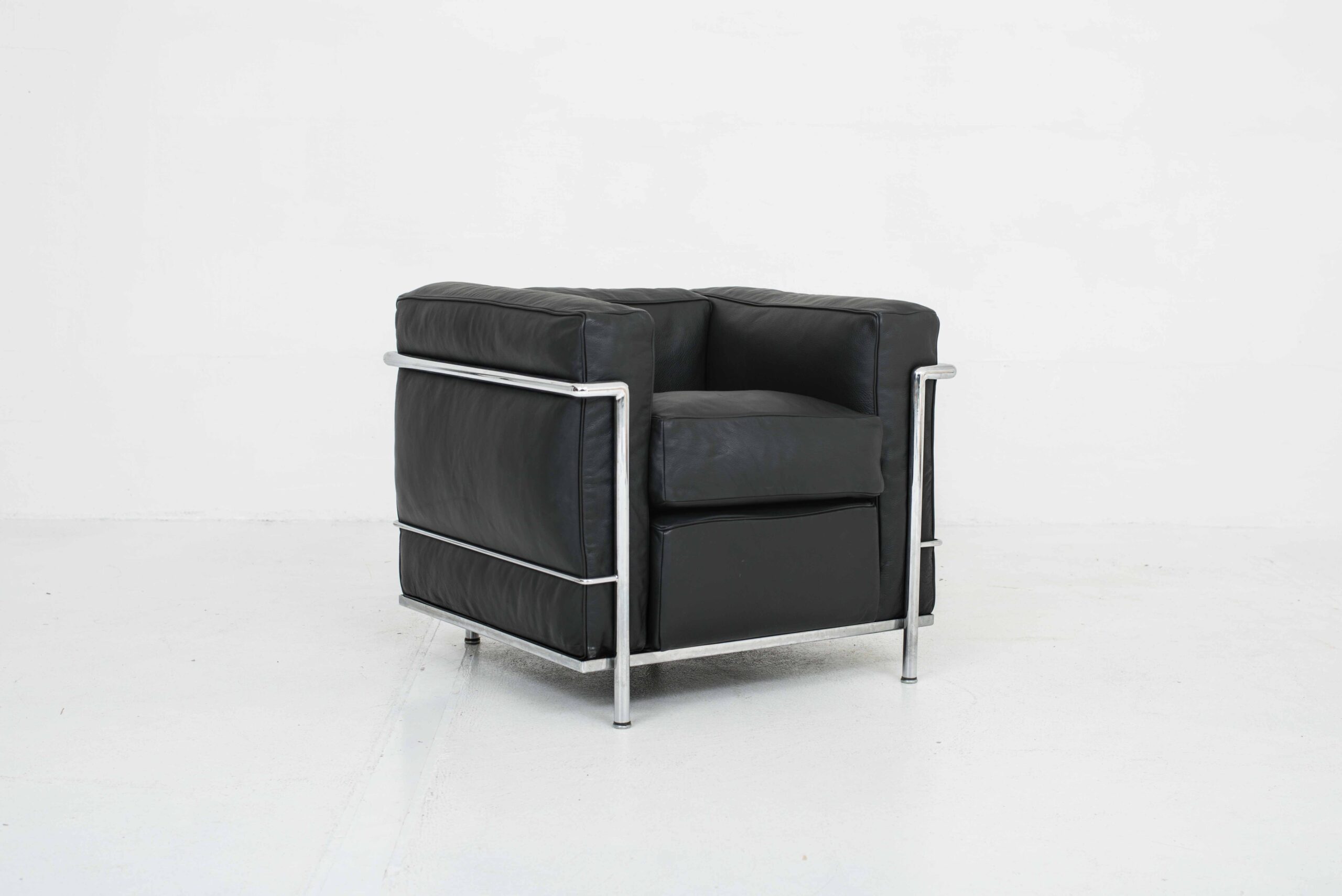 Cassina LC2 Sessel von Le Corbusier in Schwarz-1