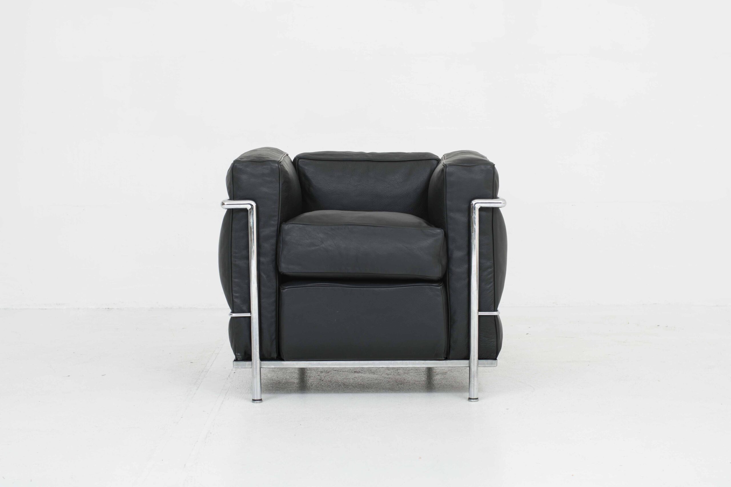 Cassina LC2 Sessel von Le Corbusier in Schwarz-0
