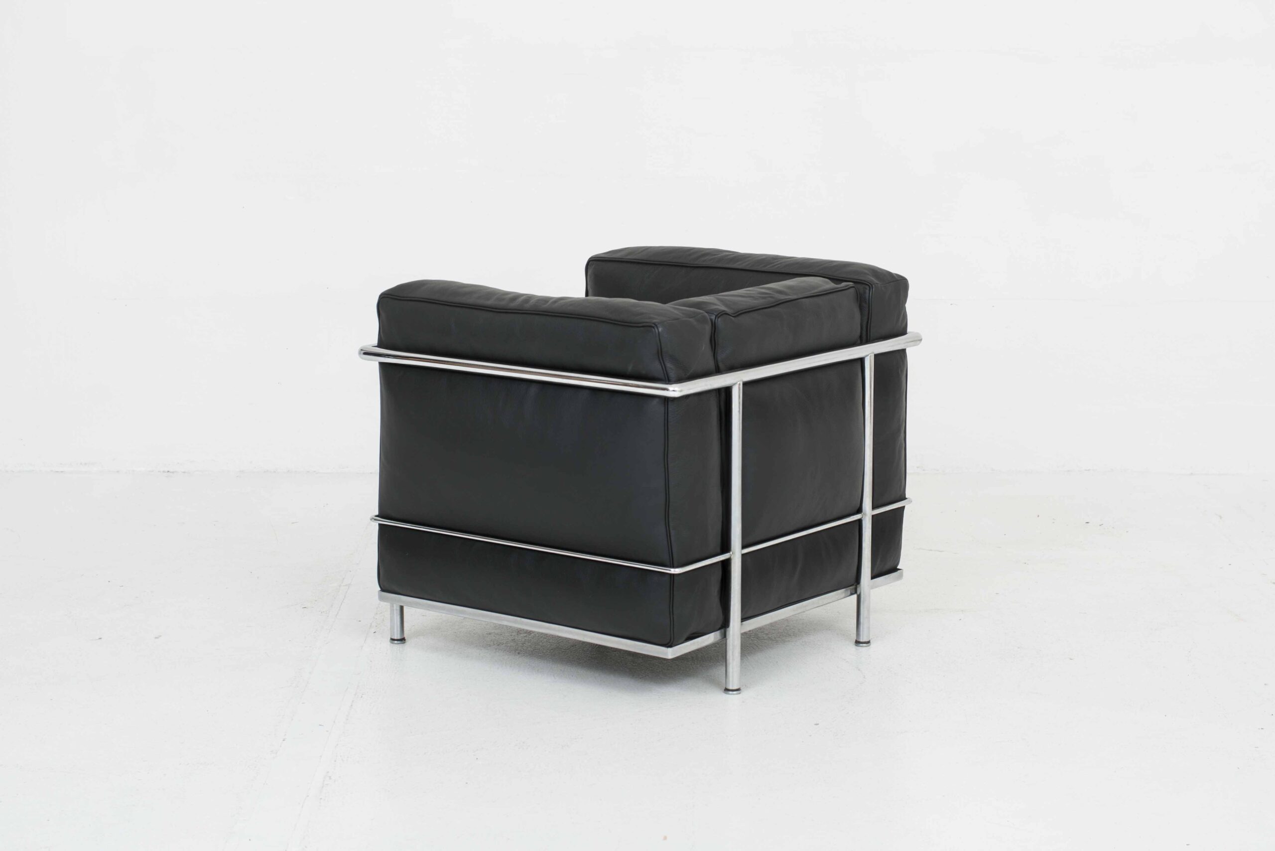 Cassina LC2 Sessel von Le Corbusier in Schwarz-4