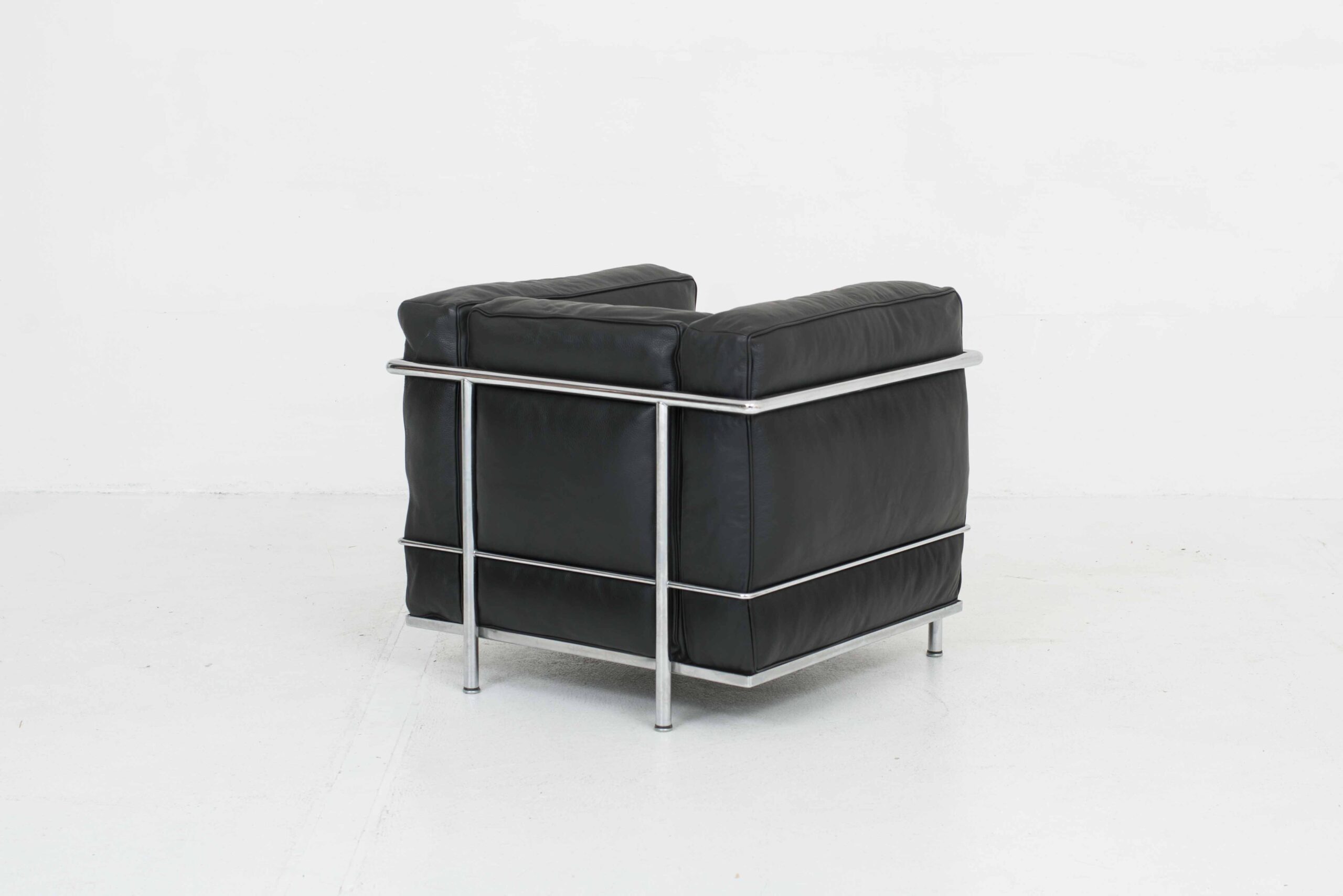 Le Corbusier LC2 Sessel von Cassina in Schwarz-5